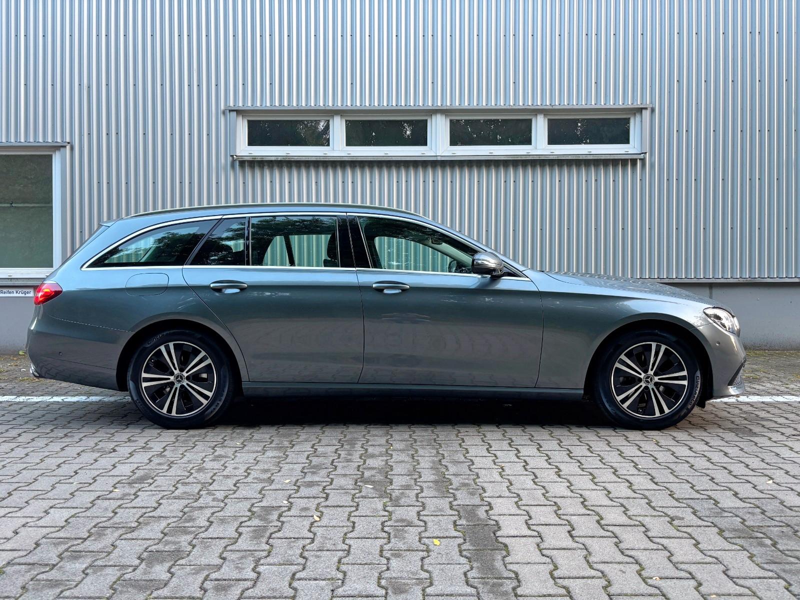 Mercedes-Benz E 220 d 4MATIC T Aut.  AHK MBUX P.ASS LED 360°