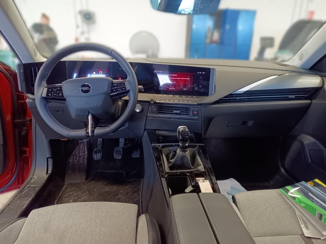 Fahrzeugabbildung Opel Astra 1.2T Elegance - Navi, Kamera h, Sitzhzg.