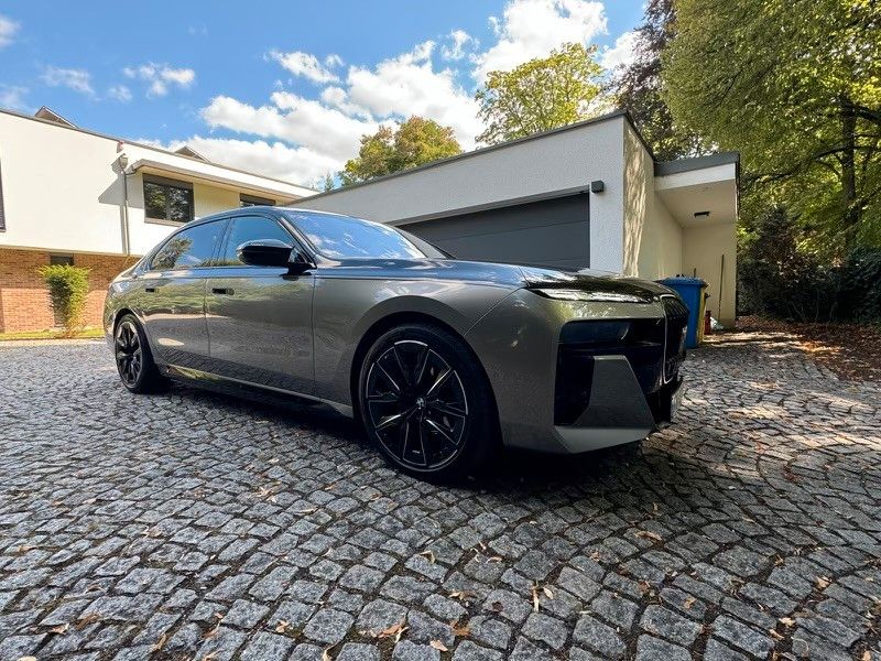Image of BMW M760