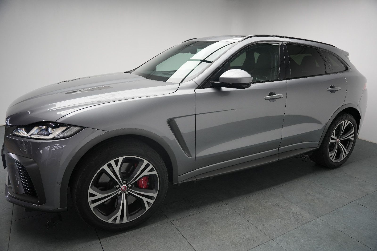 Fahrzeugabbildung Jaguar F-Pace F-PACE SVR /PANO/MERIDIAN/HUD/360°KAM/MEM