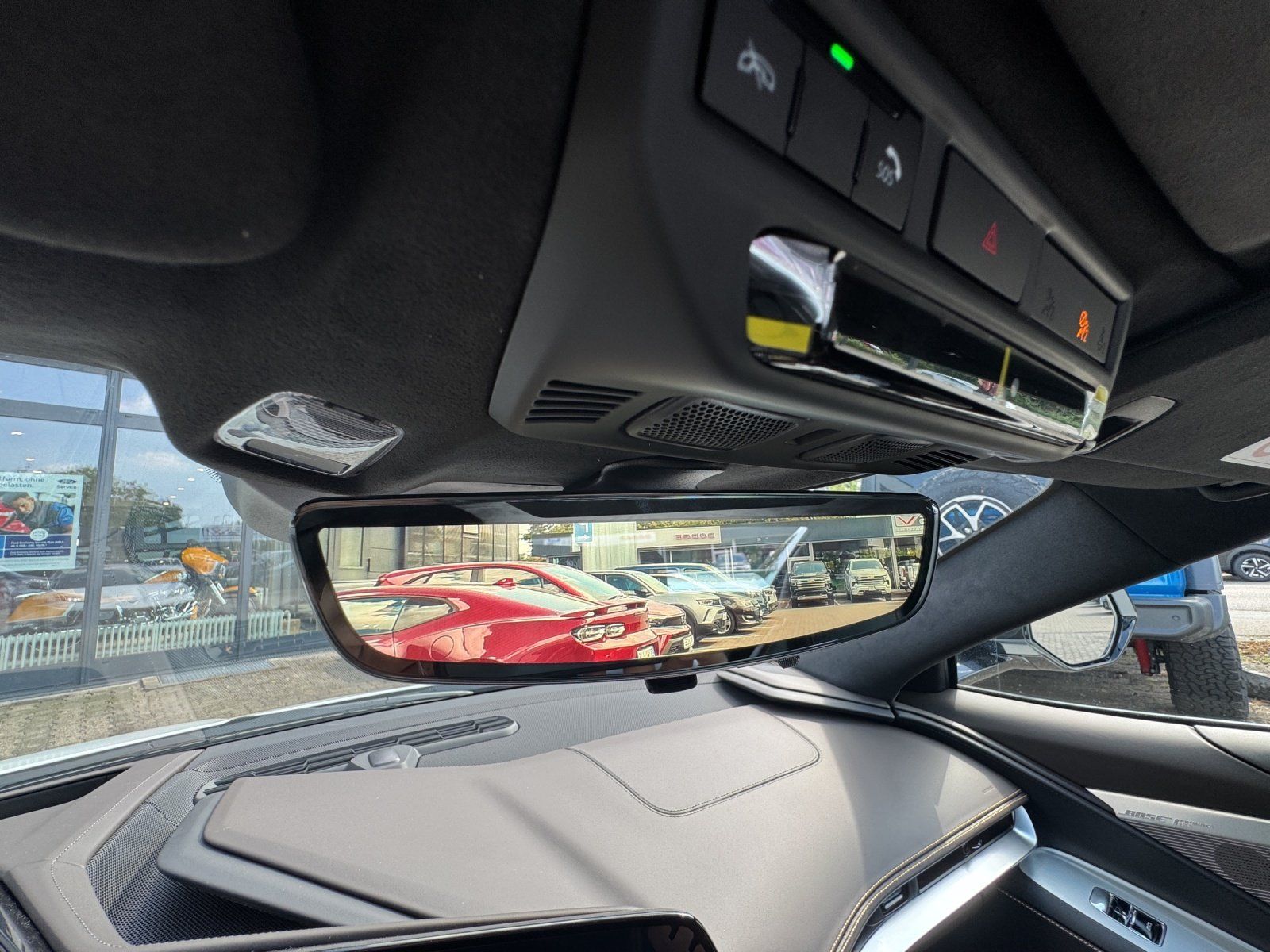 Fahrzeugabbildung Corvette C8 Cabrio 3LT MY2026 ARCTIC-WHITE/DARK-ATMOSPHER