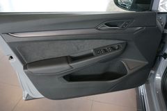 VW Golf 1.5 eTSI DSG R-Line| Pano | HuD | 18" VW Golf 1.5 eTSI DSG R-Line| Pano | HuD | 18"