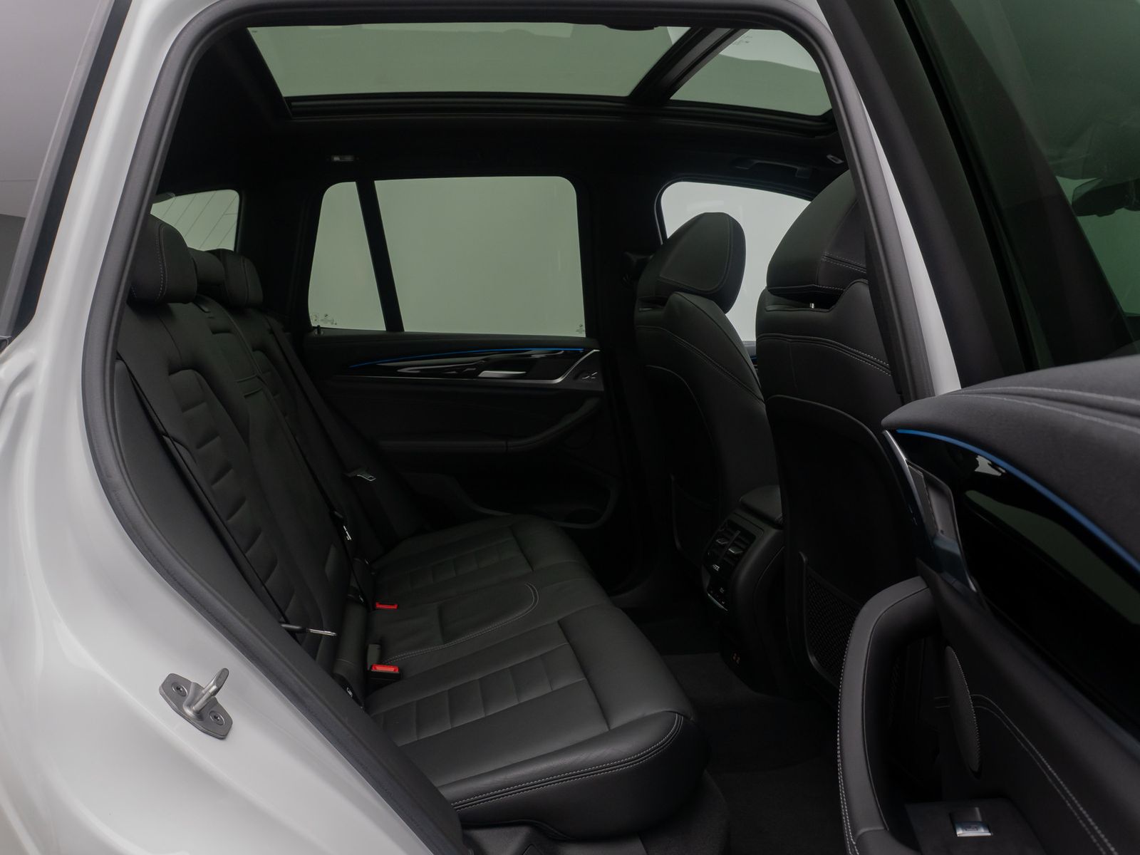 Fahrzeugabbildung BMW iX3 IMPRESSIVE ACC 360° Panorama HUD DAB 20Zoll