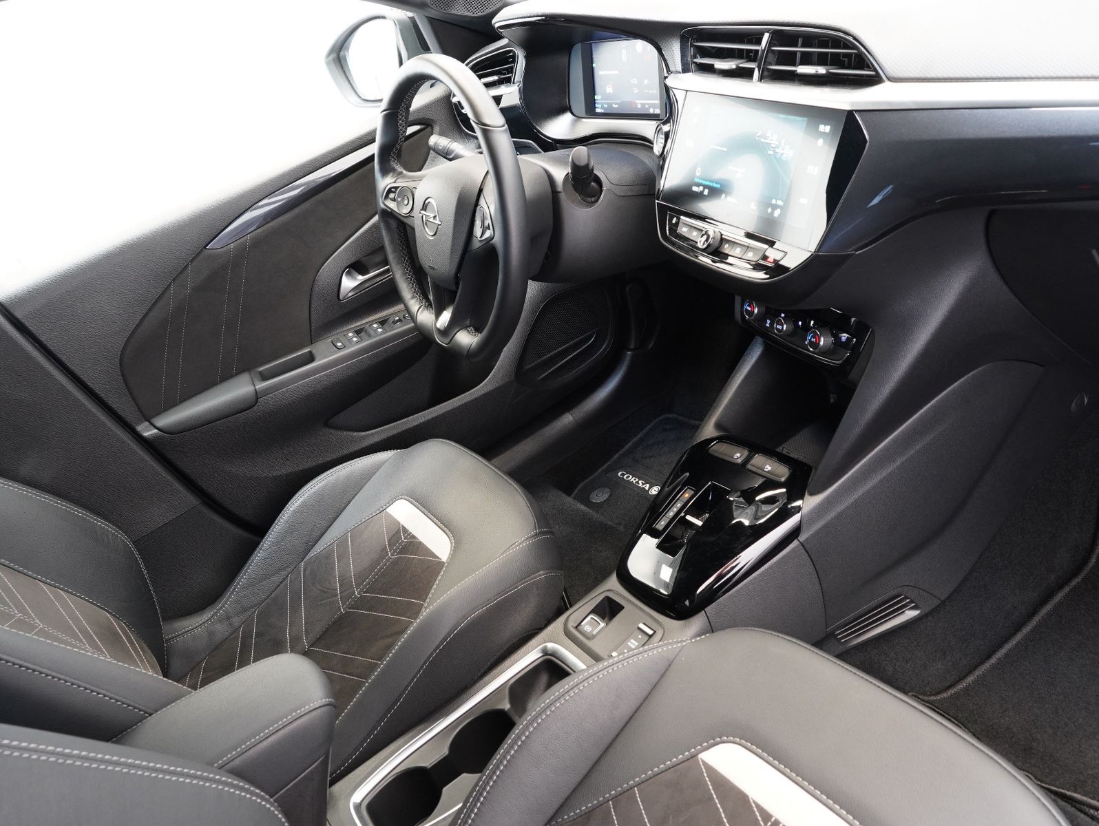 Fahrzeugabbildung Opel Corsa F e Ultimate CARPLAY/INTELLILUX/SOH