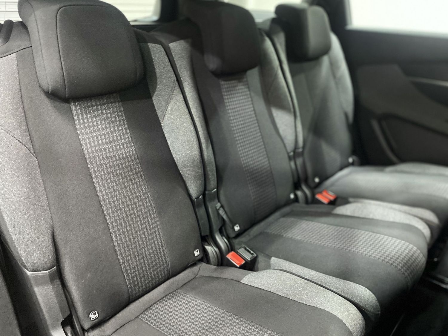 Fahrzeugabbildung Peugeot 5008 Active Business #7S#LED#Digital#Spur#Tempom
