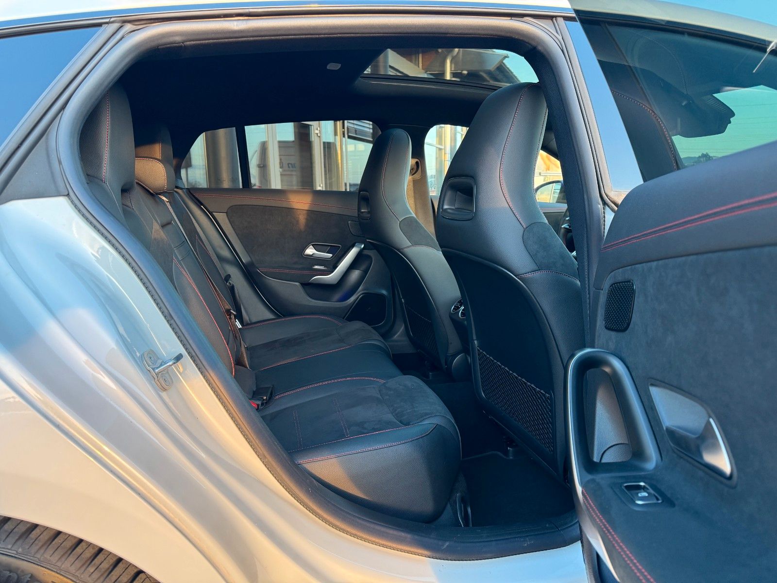 Fahrzeugabbildung Mercedes-Benz CLA 200 SB+AMG+Pano+Distr+Ambiente+Night+RFK