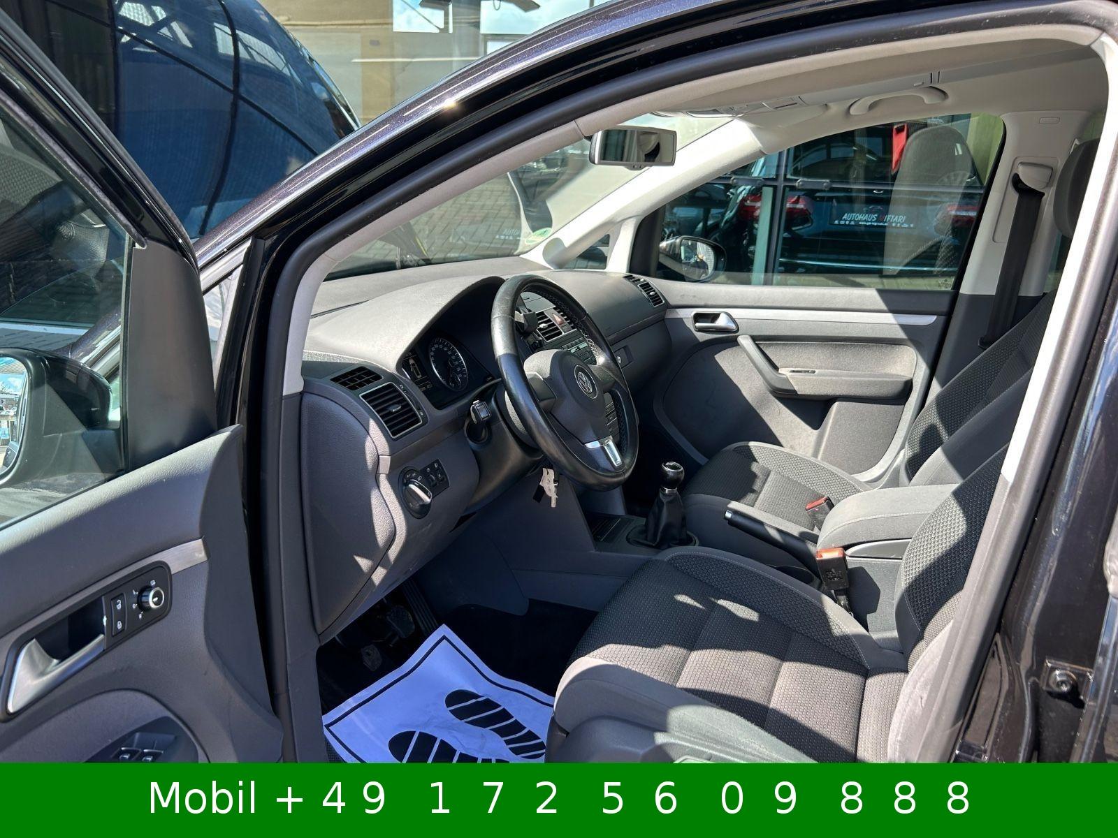 Volkswagen Touran 2011 — photo 16