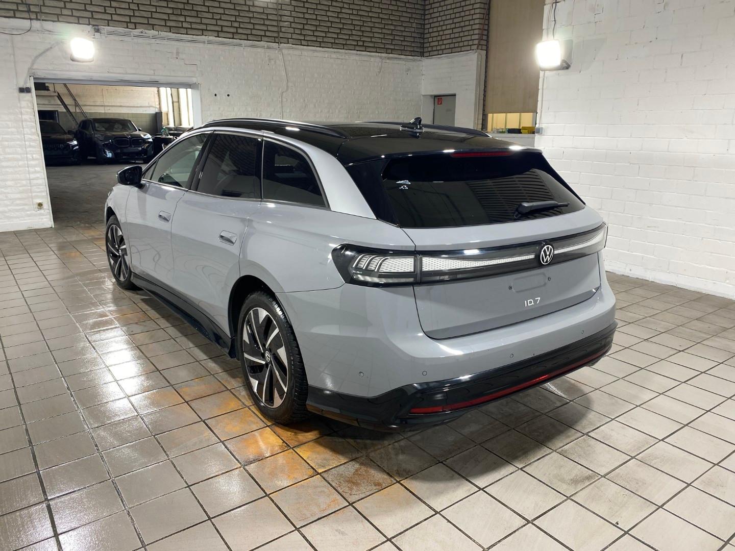 Volkswagen ID.7 Tourer Pro 82 kWh PANO/HUD/AHK/360/H&K/NAVI