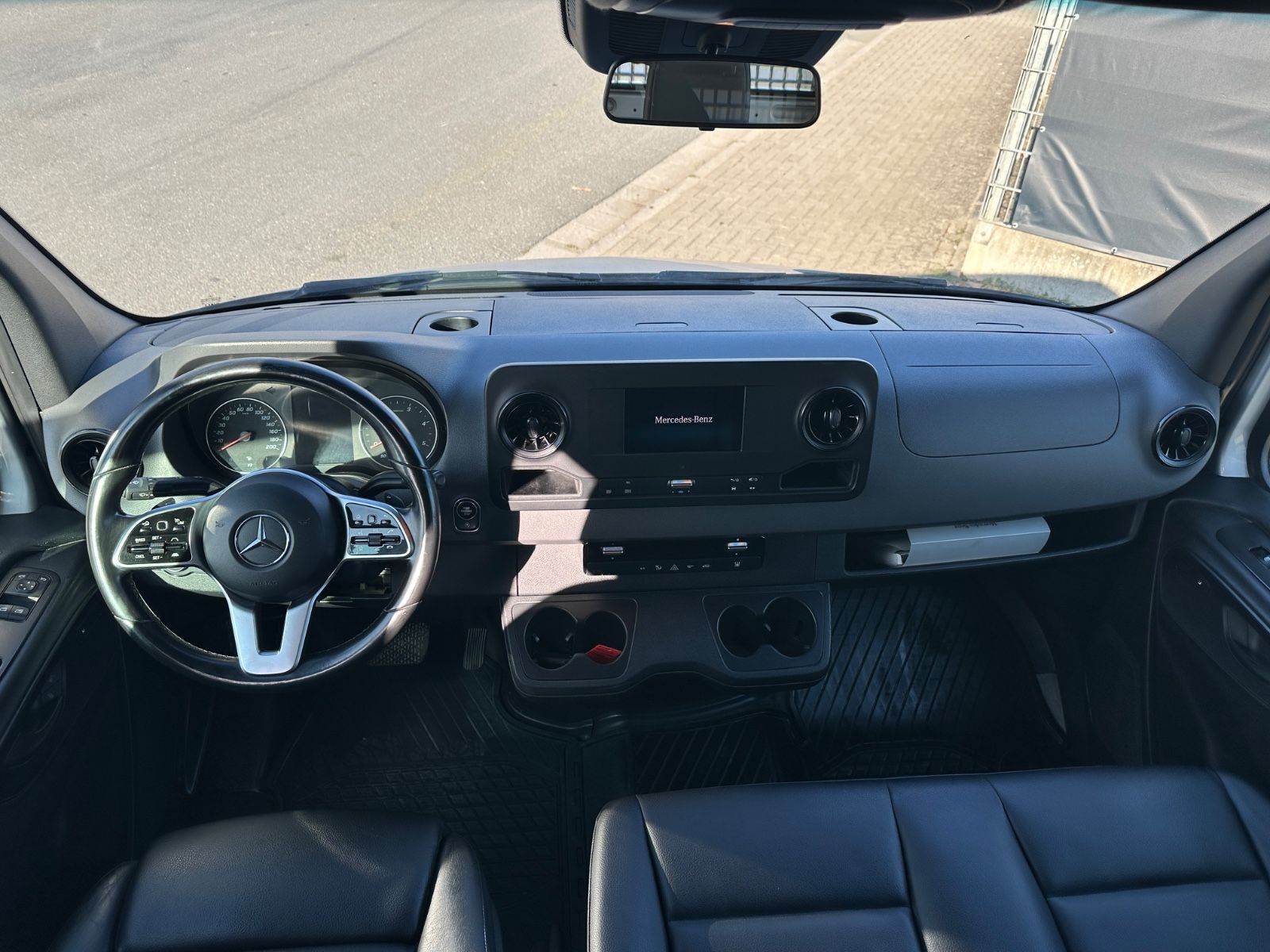 Fahrzeugabbildung Mercedes-Benz Sprinter III PritscheDoKa RWD317/7Sitze/Navi/AHK