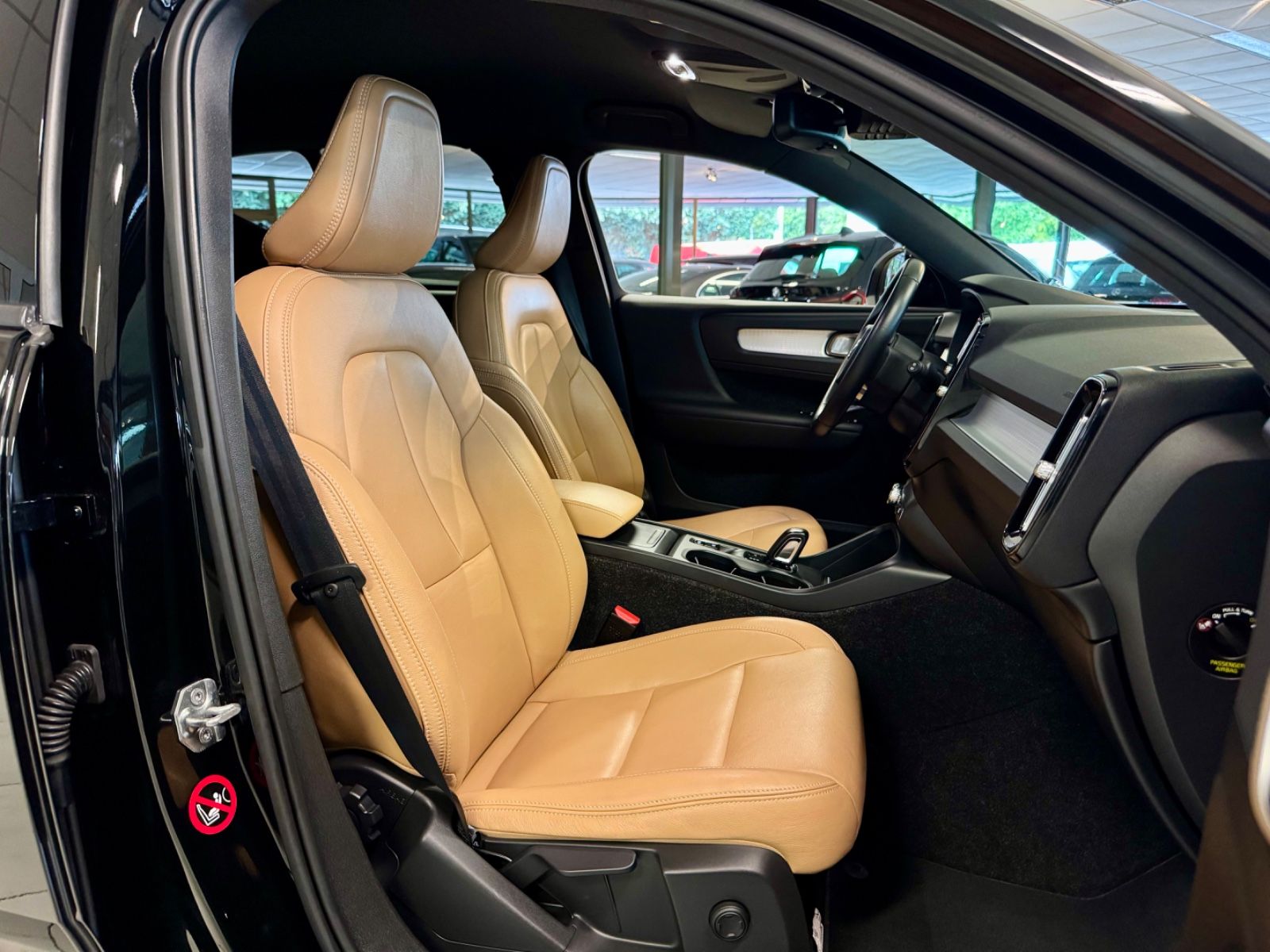 Volvo XC40 2.0 T5 AWD AUT LEDER NAVI LED CAM SHZ PDC foto 13