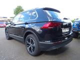 Volkswagen Tiguan Highline 4Motion LED NAVI PANO PDC ACC - Volkswagen Tiguan mit Benzin-Antrieb: Limousine