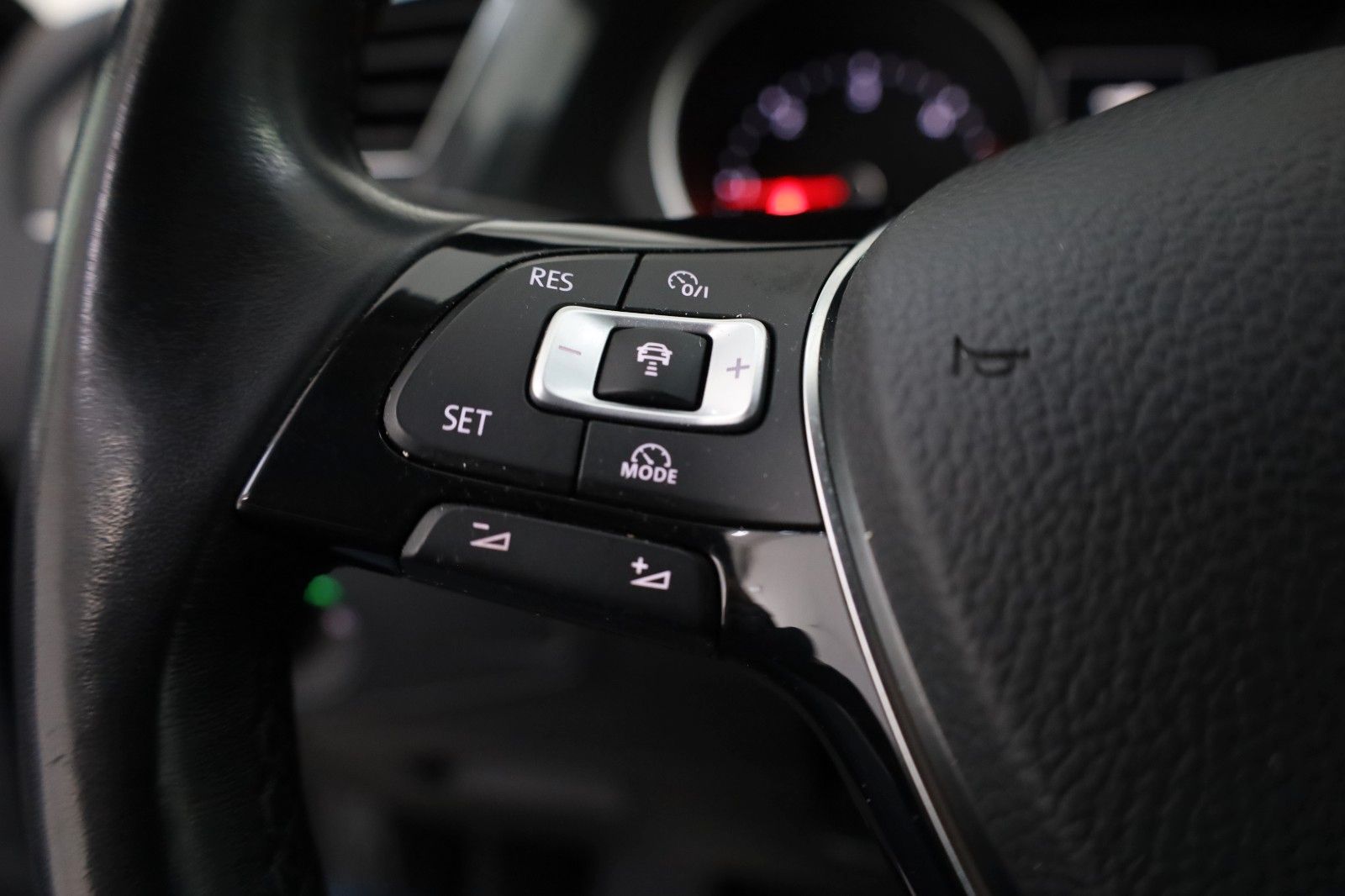 Fahrzeugabbildung Volkswagen Tiguan Highline Alcantara,Navi,LED,Kamera,ACC,SH