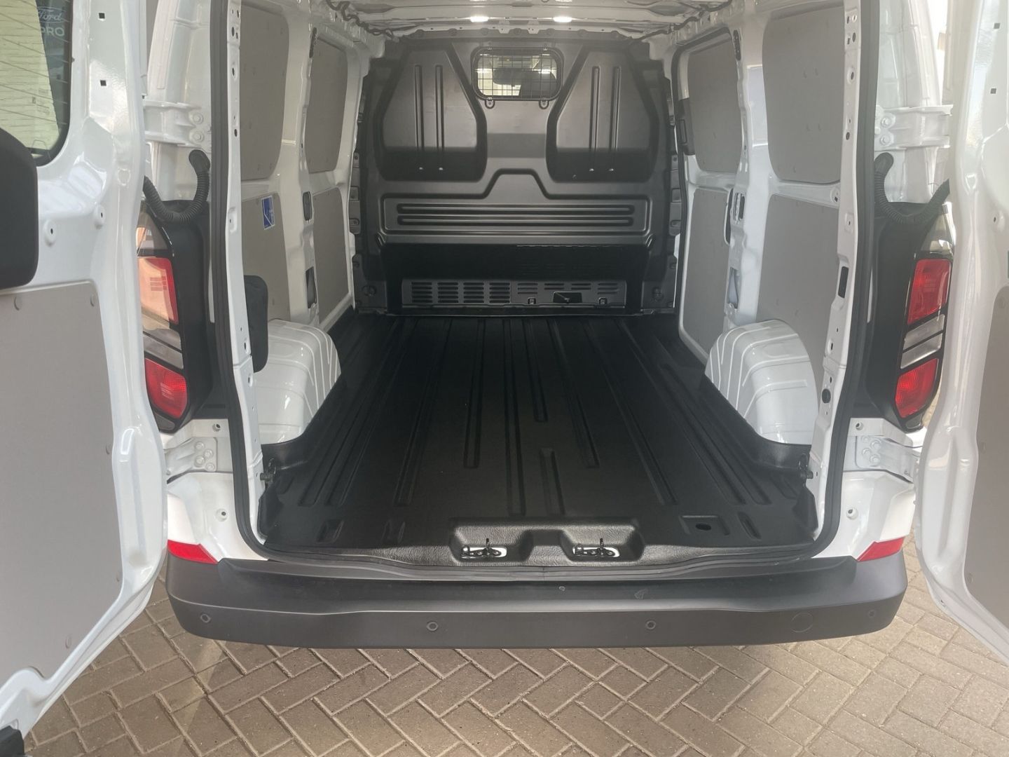 Fahrzeugabbildung Ford Transit Custom Kasten 300 L1 Trend FWD 2.0 EcoBl