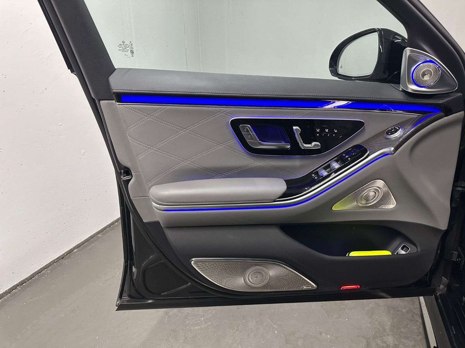 Fahrzeugabbildung Mercedes-Benz S 63 E Performance L *KERAMIK*TV*PANO*