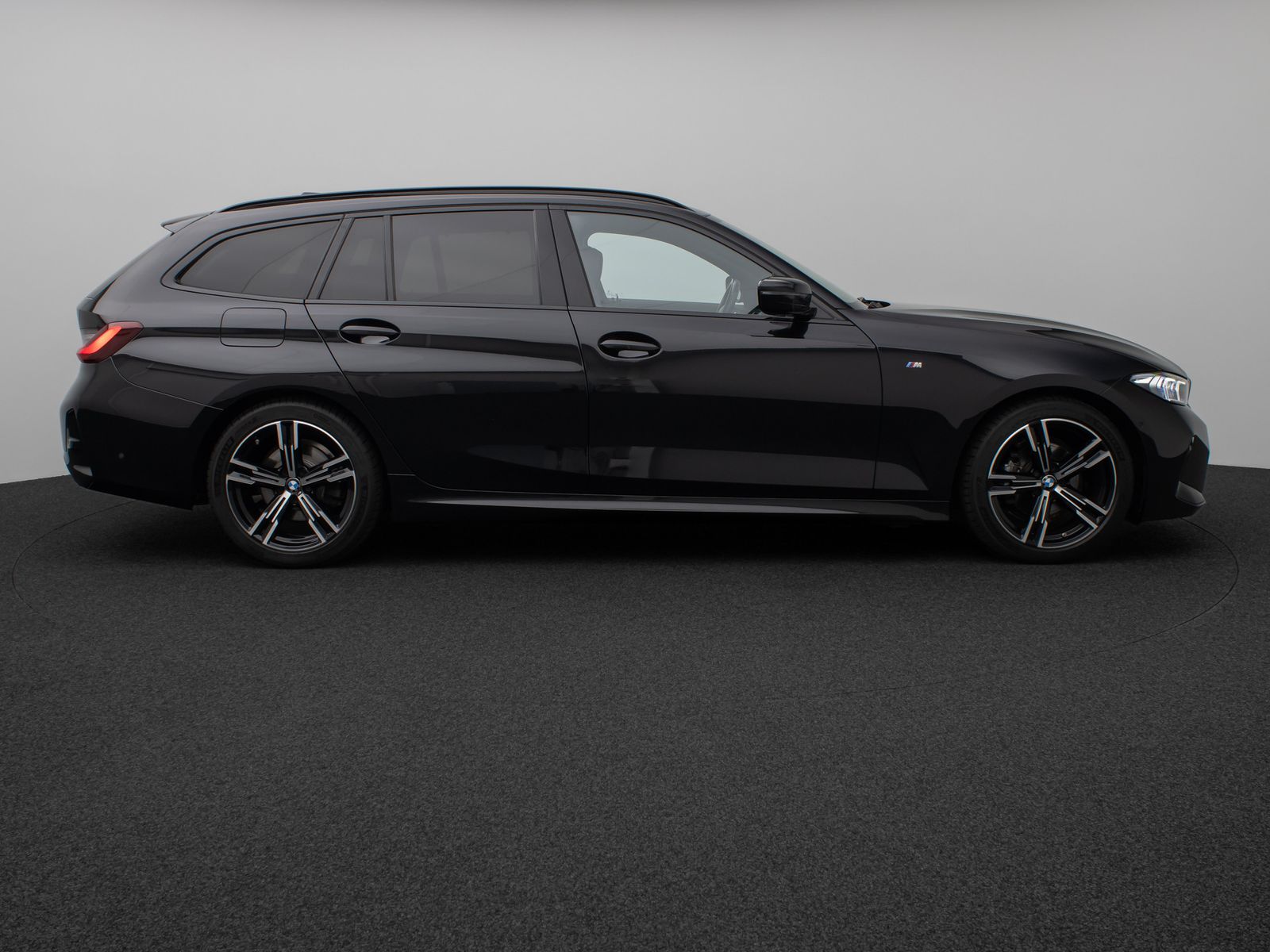 Fahrzeugabbildung BMW 318d M Sport Panorama Kamera HUD DAB HiFi AHK