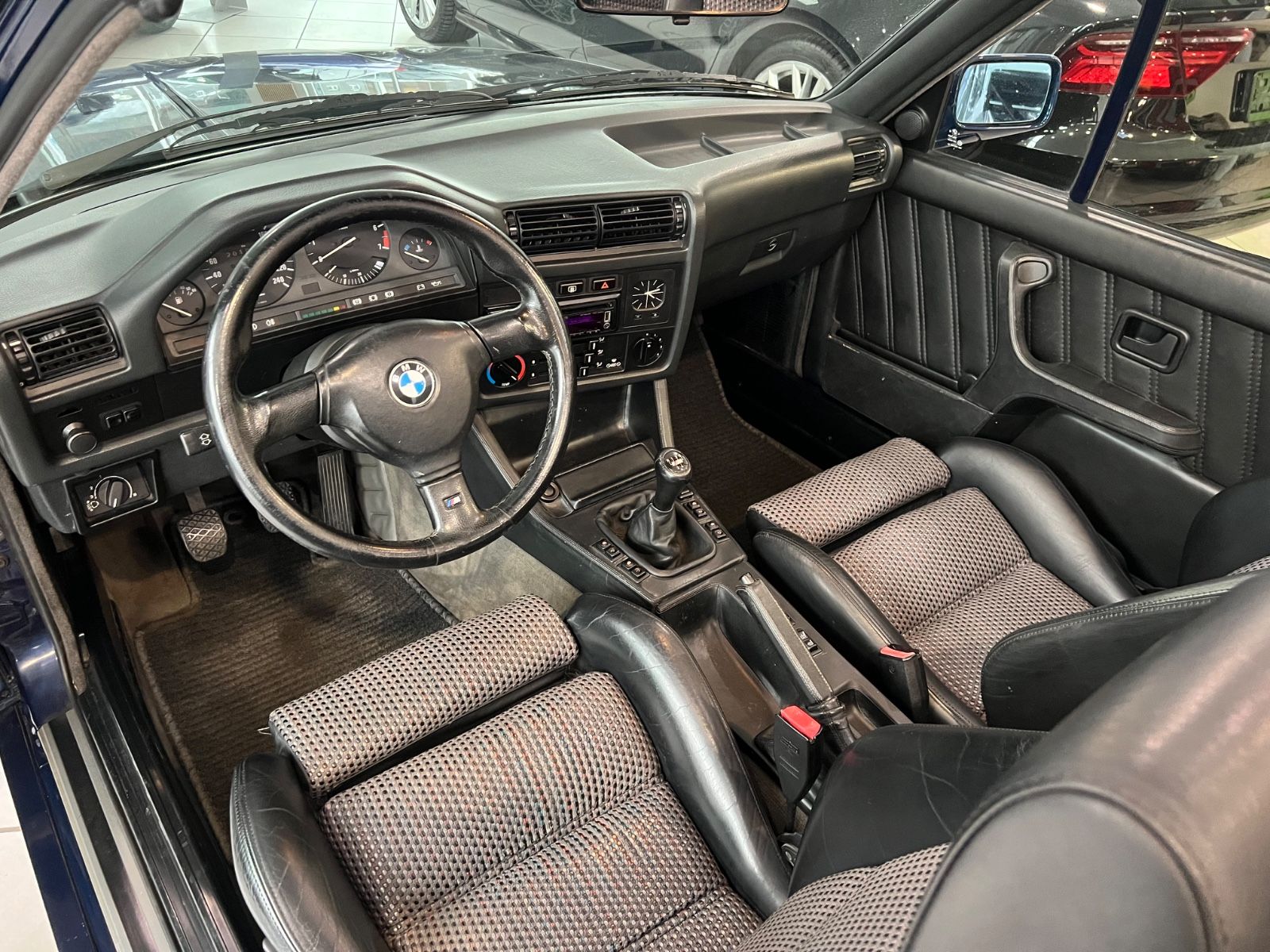 Fahrzeugabbildung BMW 325i E30 Cabrio M Technik 2 LAST EDITION *1of250
