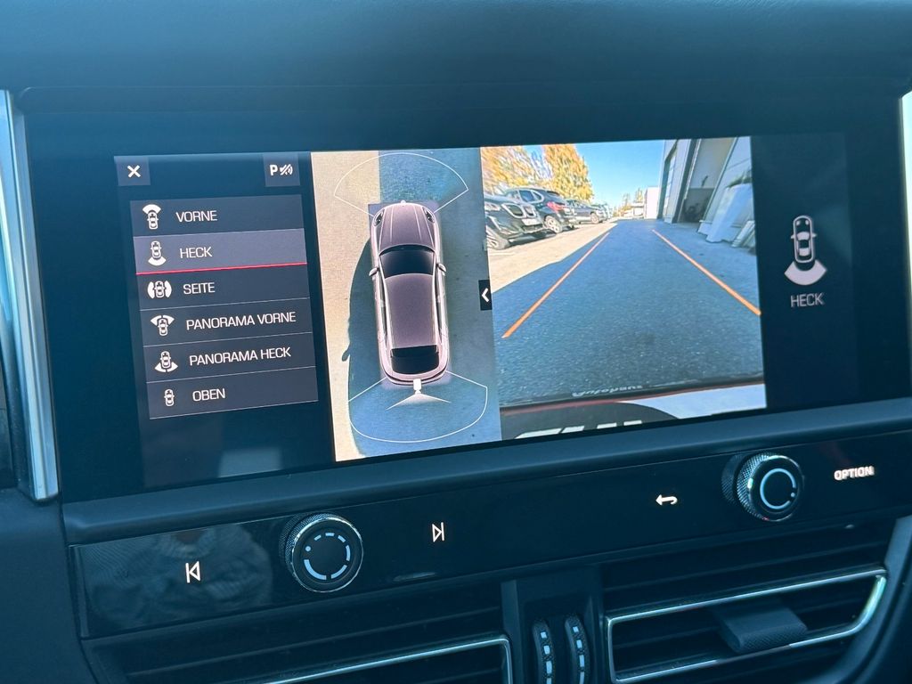 PORSCHE Macan 2023
