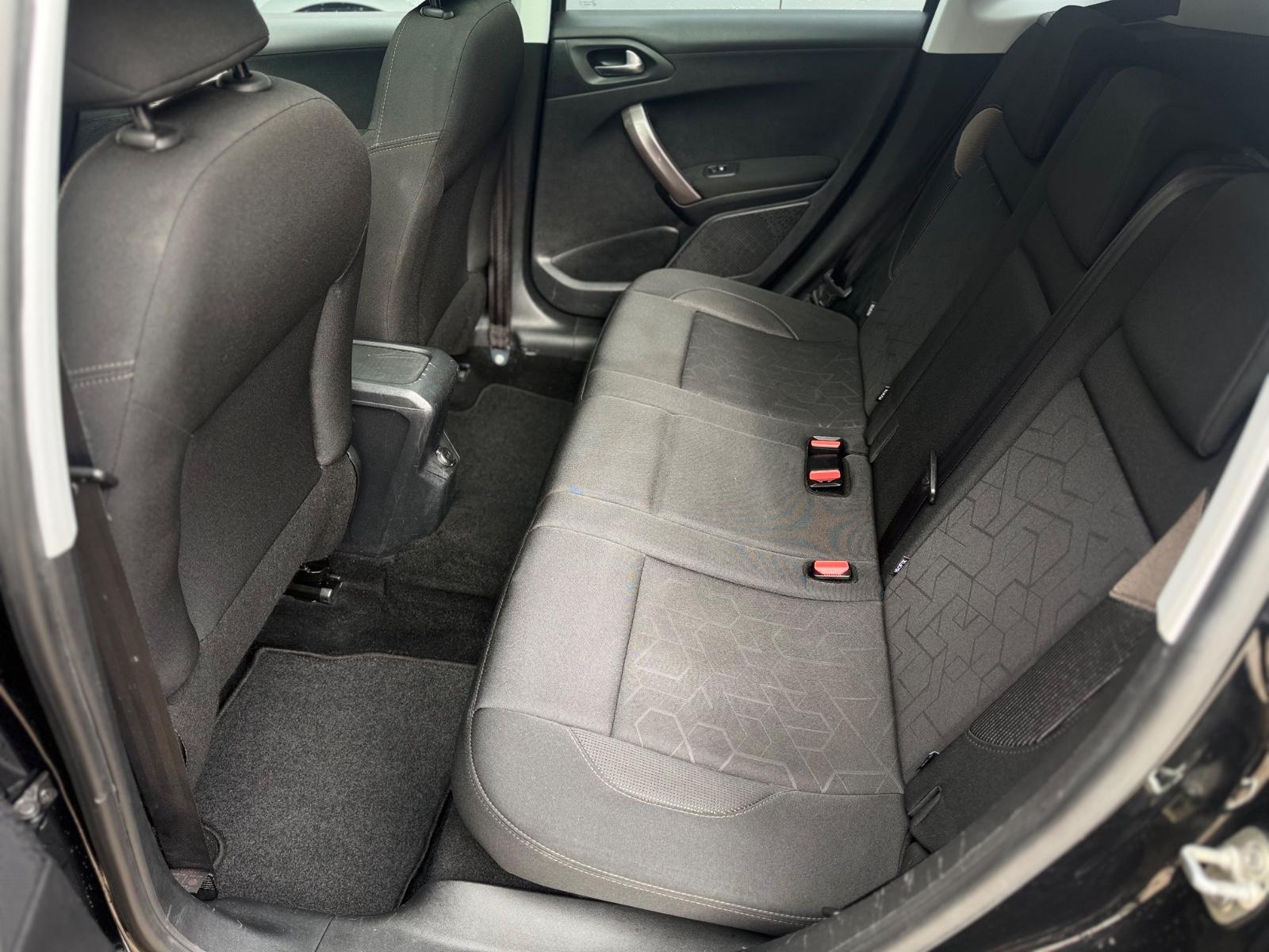 Peugeot 2008 Style*2.HAND*NUR 87TKM*PANO*NAVI*TEMPO*PDC