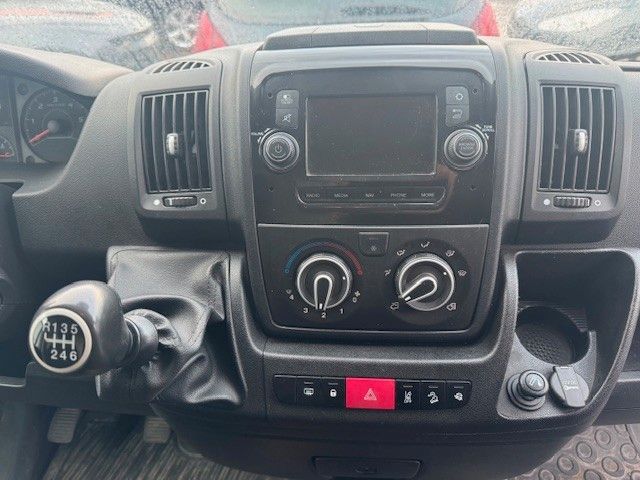 Fahrzeugabbildung Citroën Jumper 30 L1H1 Blue-HDi NAVI KLIMA LANE Dachträg