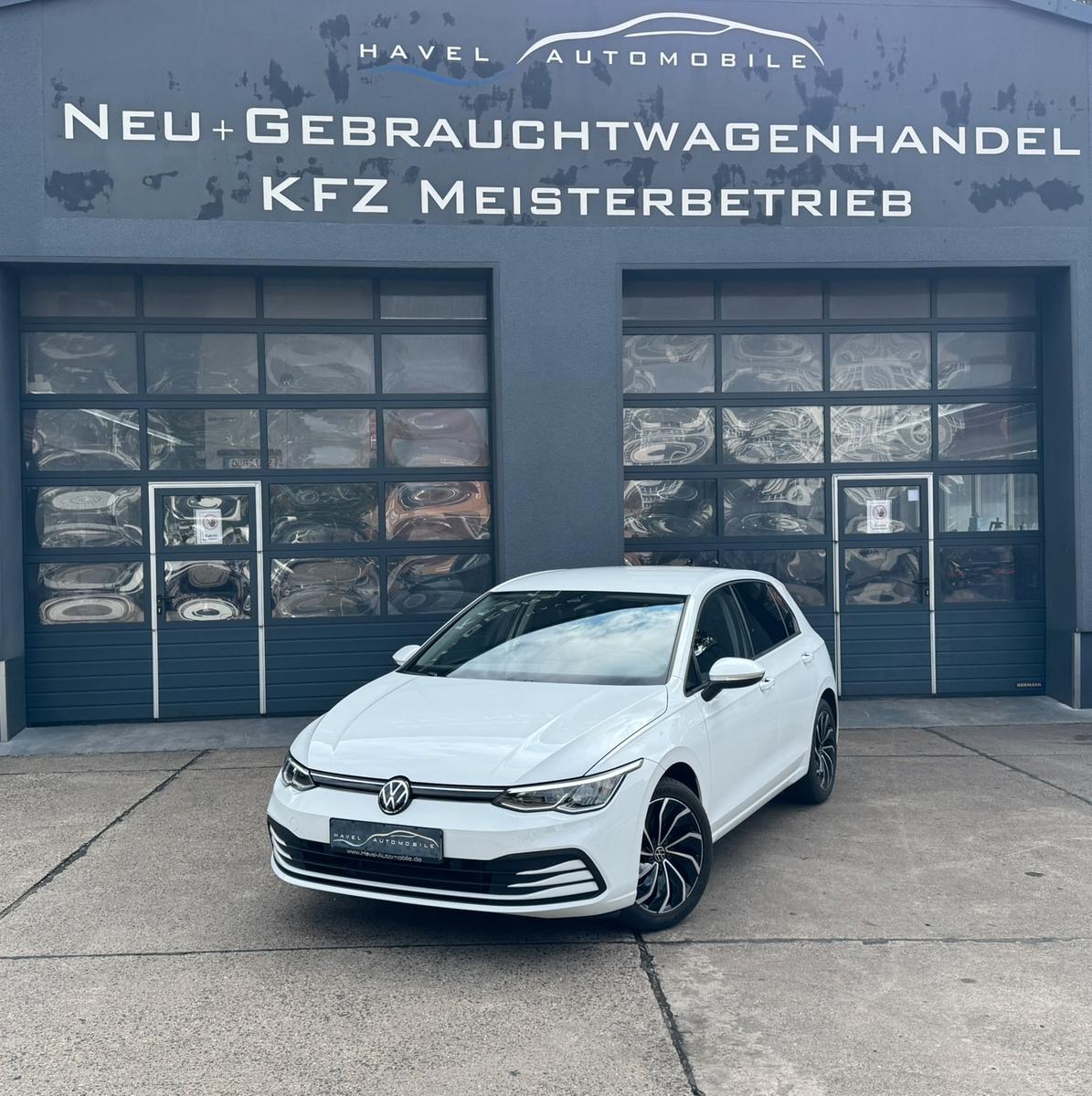 Volkswagen Golf VIII 1.5 TSI Life | LED | RückfK | behLenkr