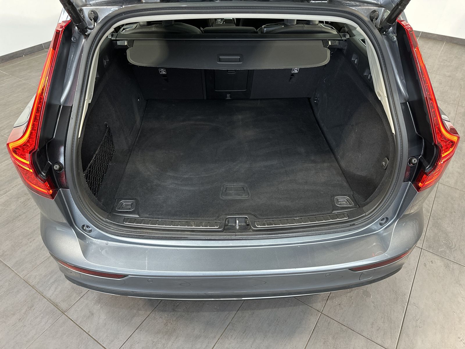 Fahrzeugabbildung Volvo V60 Inscription Plug-In Hybrid AWD NAV+LED+PANO