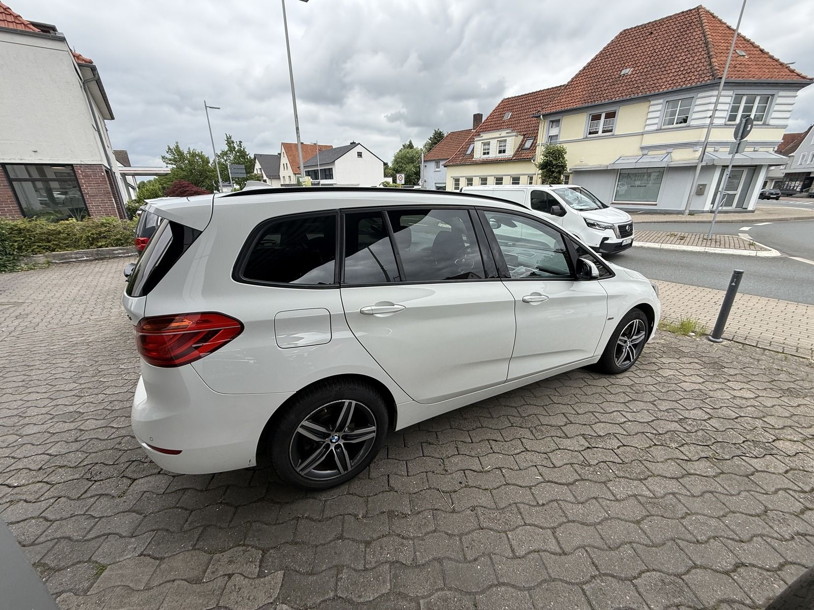 BMW 218 GranTourer 218 d Sport Line 7-Sitzer AHK