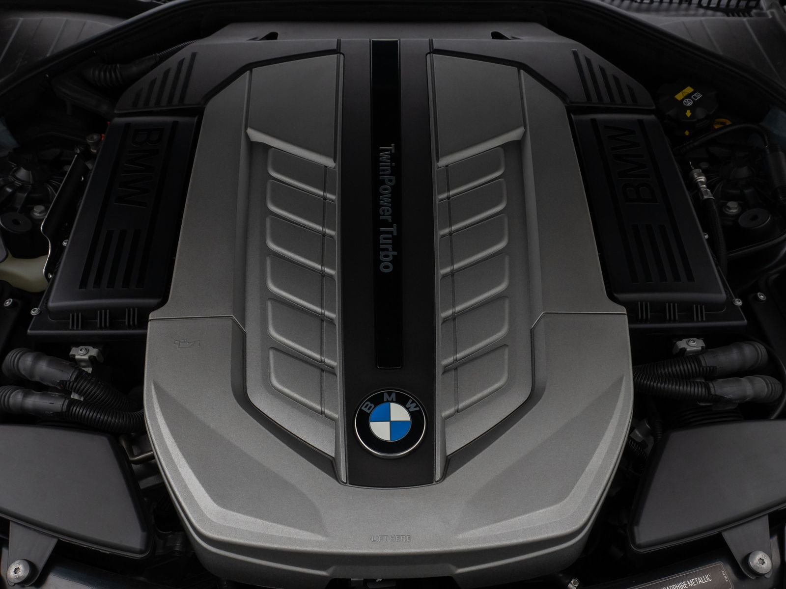 Fahrzeugabbildung BMW 760 Li M Sport Glasdach B&O HUD SoftCl NightVisi