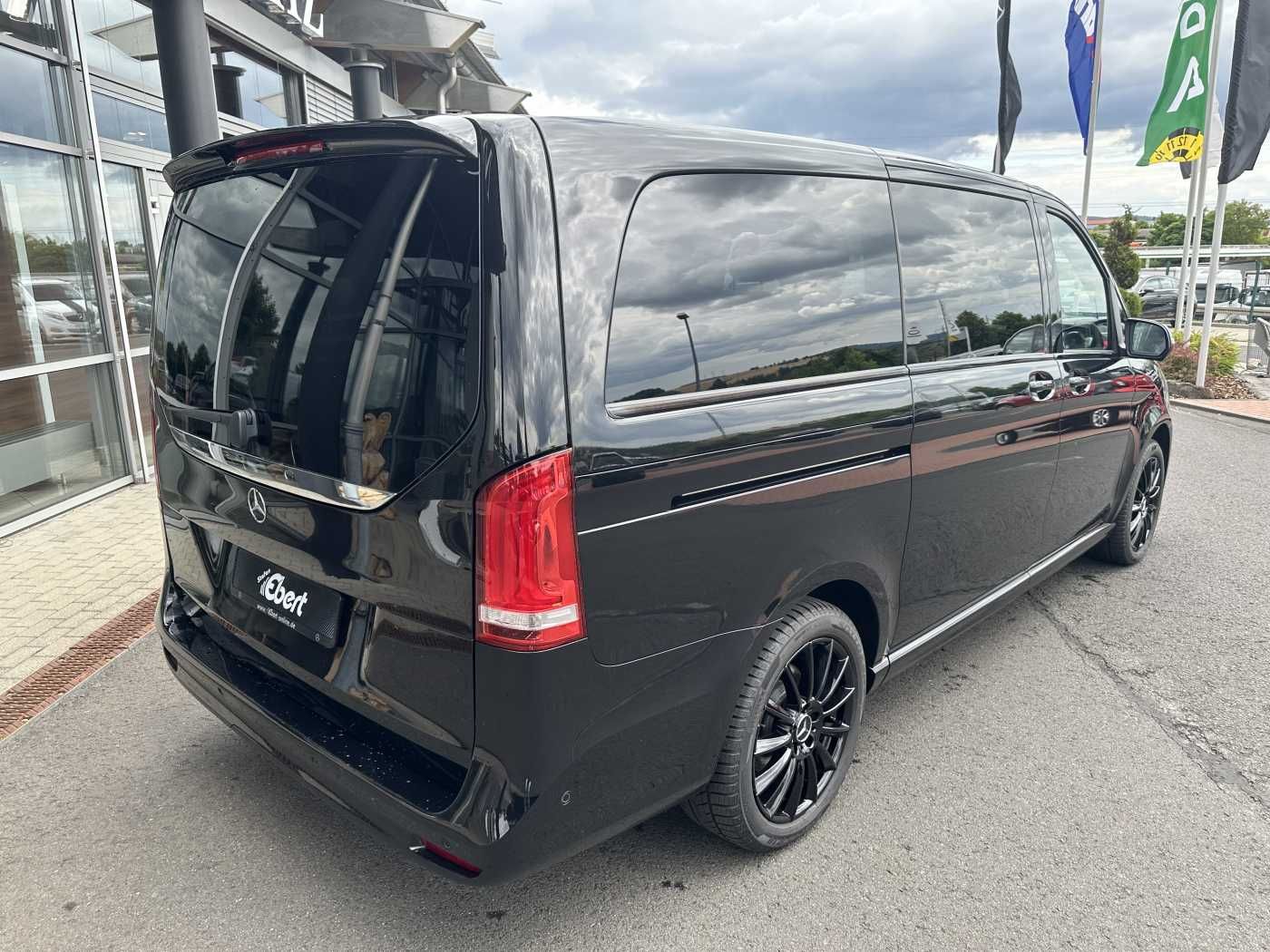Fahrzeugabbildung Mercedes-Benz V 300 d 4MATIC EXCLUSIVE AMG Panorama DISTRONIC
