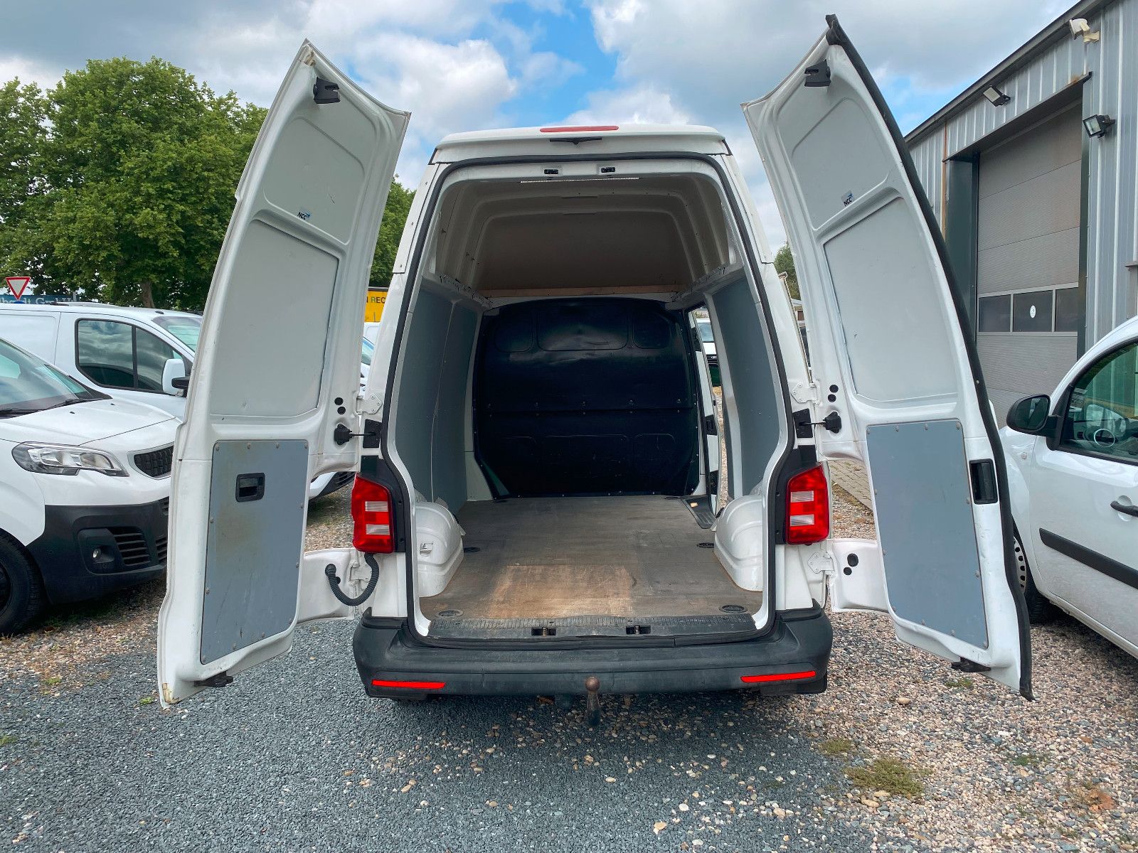 Fahrzeugabbildung Volkswagen T6 Transporter Kasten Hochdach lang,AHK