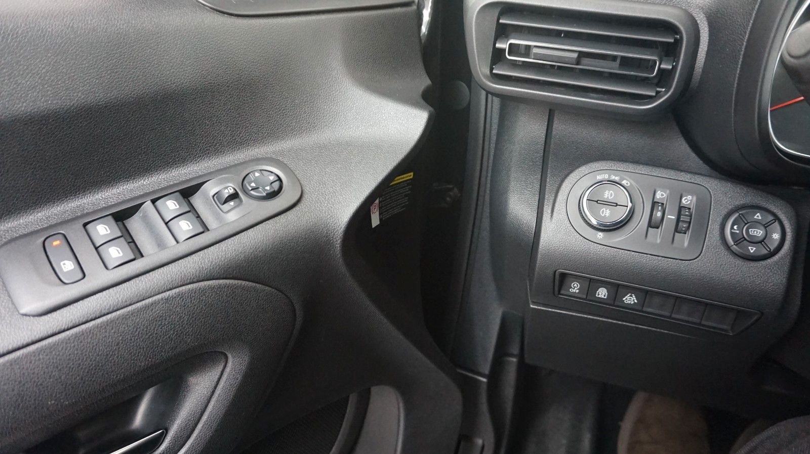 Fahrzeugabbildung Opel Life E Innovation 5,5 L. durch. Verbrauch