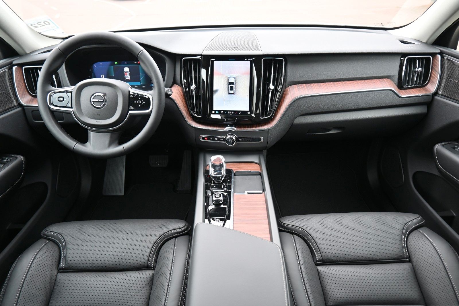 Fahrzeugabbildung Volvo XC60 B4 D Autom. Plus Dark*STDHZG*360°*H&K*ACC