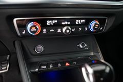 AUDI Q3 40 TFSI quattro S line | MMI Navi | Matrix AUDI Q3 40 TFSI quattro S line | MMI Navi | Matrix