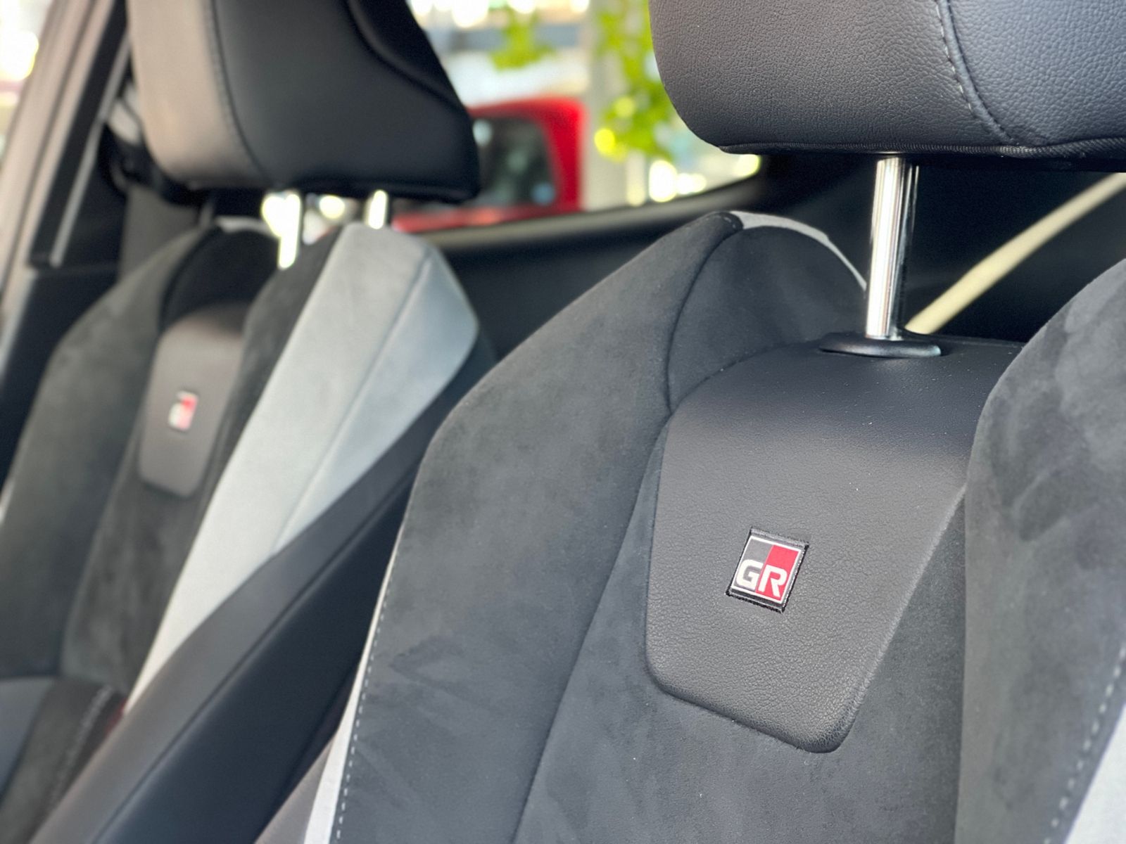 Fahrzeugabbildung Toyota C-HR Hybrid GR Sport AHK LED NAV SHZ ALU