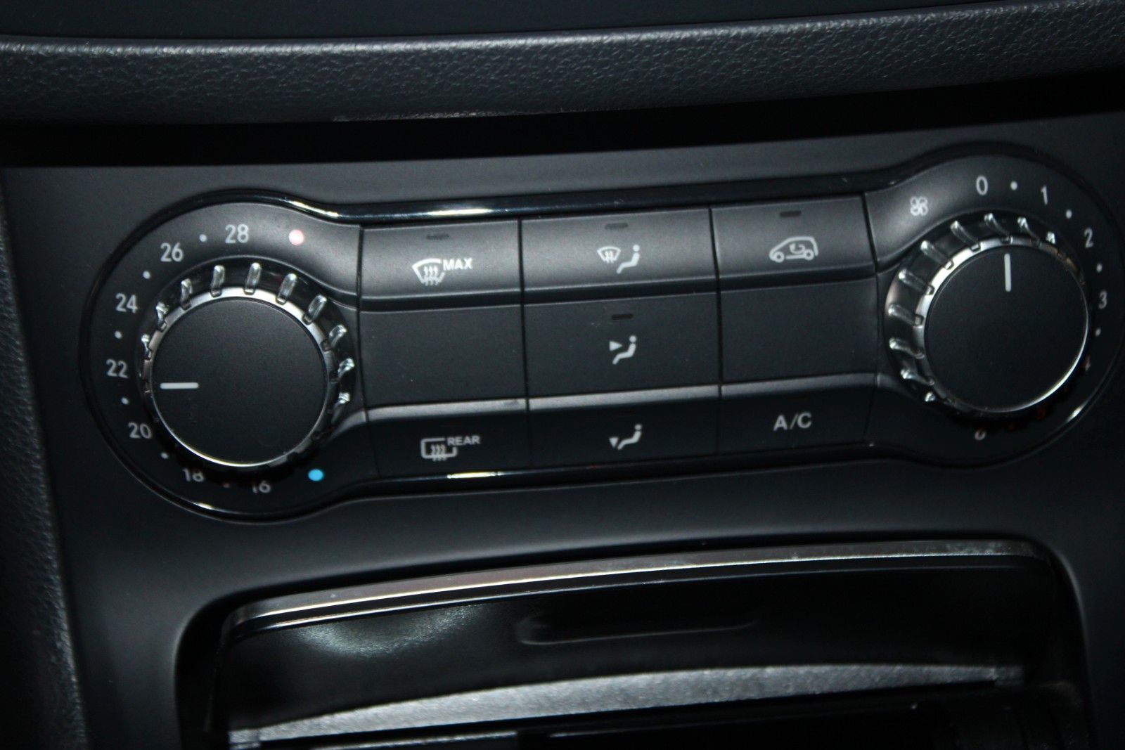 Fahrzeugabbildung Mercedes-Benz B 180 CDI Urban NAVI + PANORAMADACH + AHK