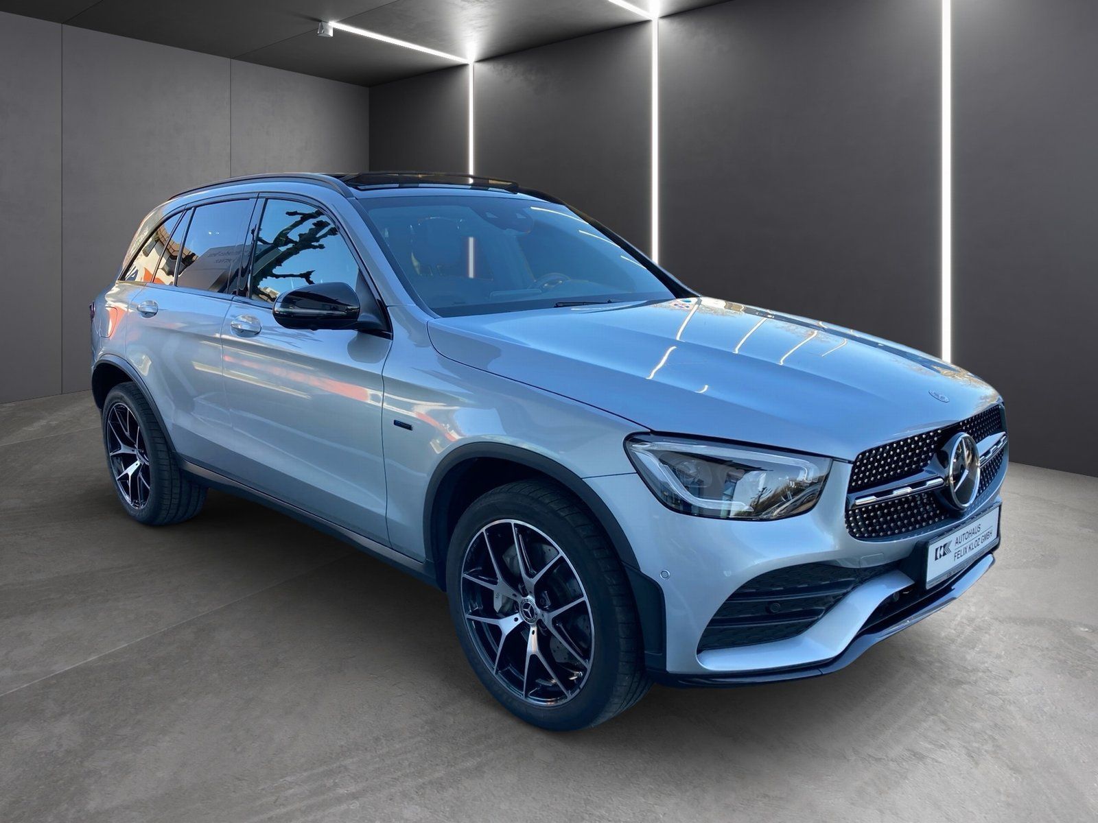 Fahrzeugabbildung Mercedes-Benz GLC 300 de AMG 4M*Pano*AHK*Burmester*360°*Distro
