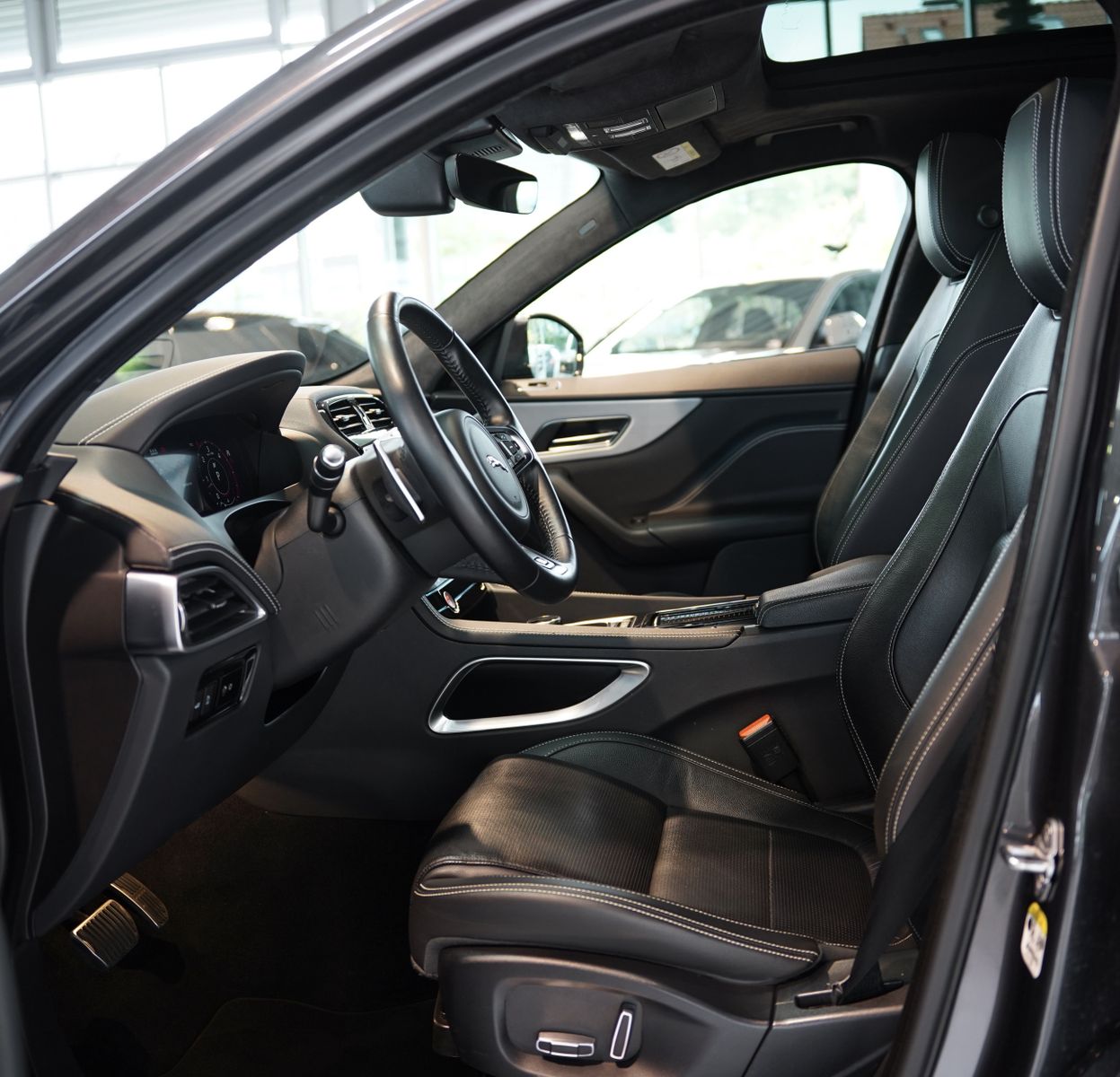 Jaguar F Pace