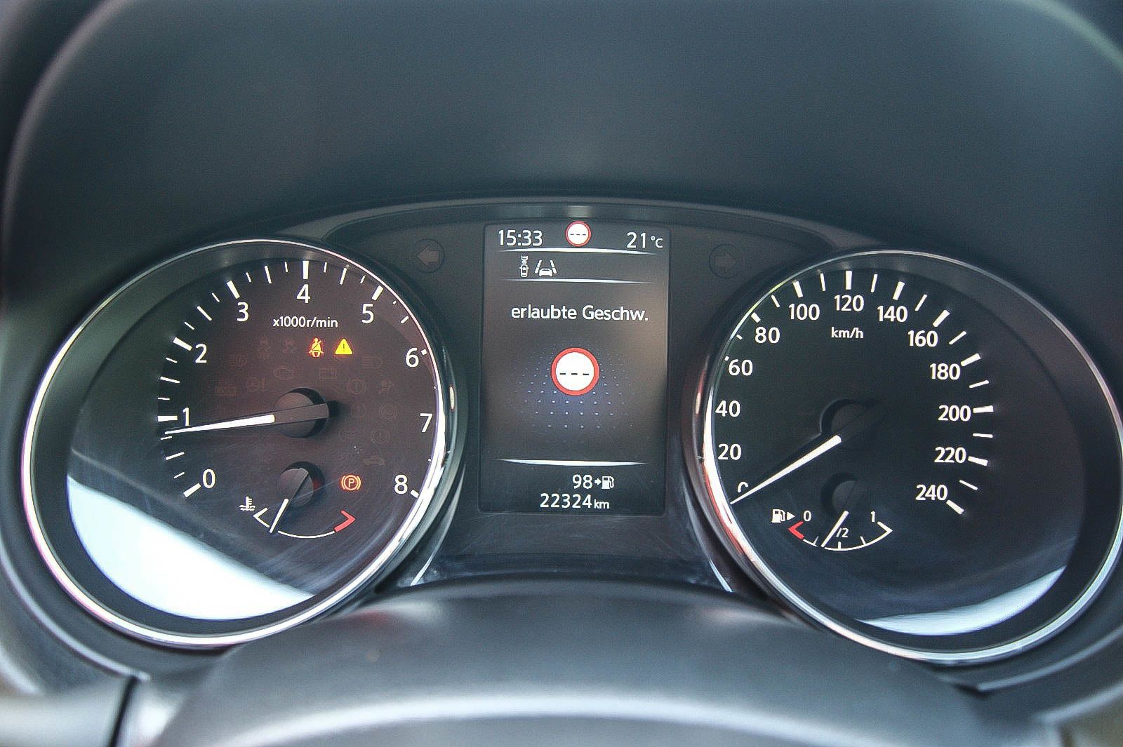 Fahrzeugabbildung Nissan Qashqai 1.2 Acenta 4x2 1 HAND AHK SIZHG 22.324KM