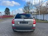 Skoda Octavia Combi Scout 2.0TDI 4X4 Xenon SiH AHK PDC - Skoda Octavia aus 2008: Scout