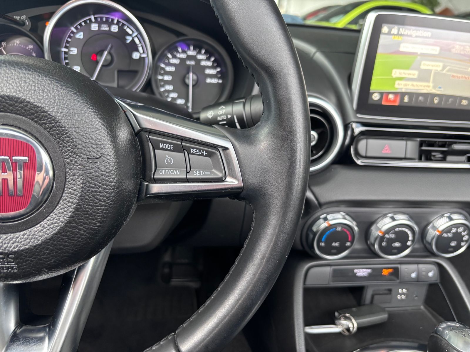 Fahrzeugabbildung Fiat 124 Spider Lusso LED NAVI ALU