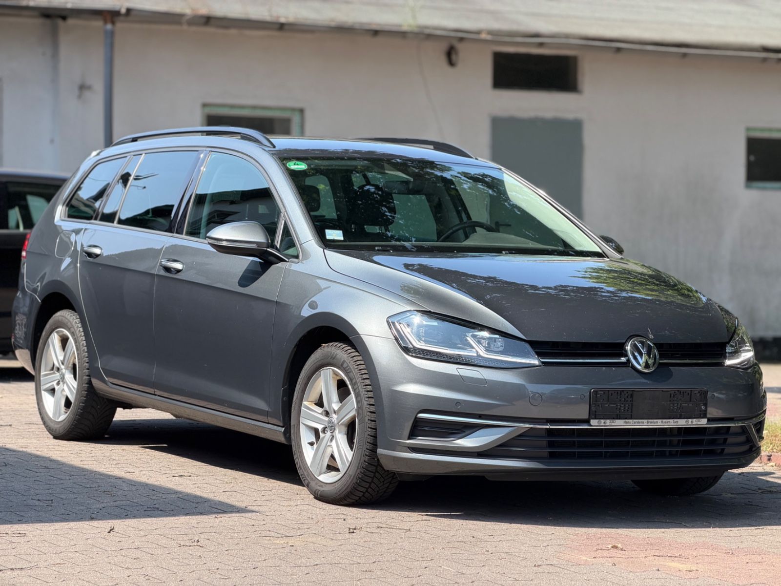 Volkswagen Golf - 1