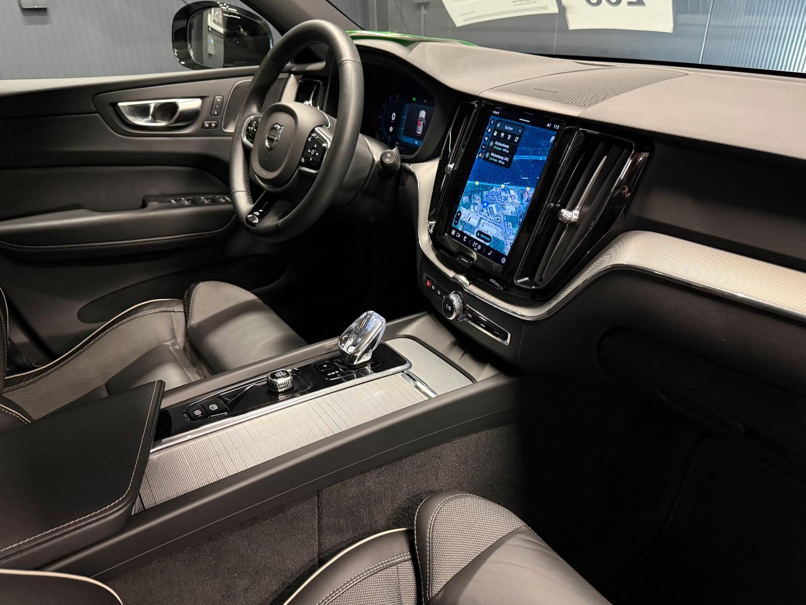 Volvo XC60 Plus Dark AWD *21Zoll*PANORAMA*Kristallglas