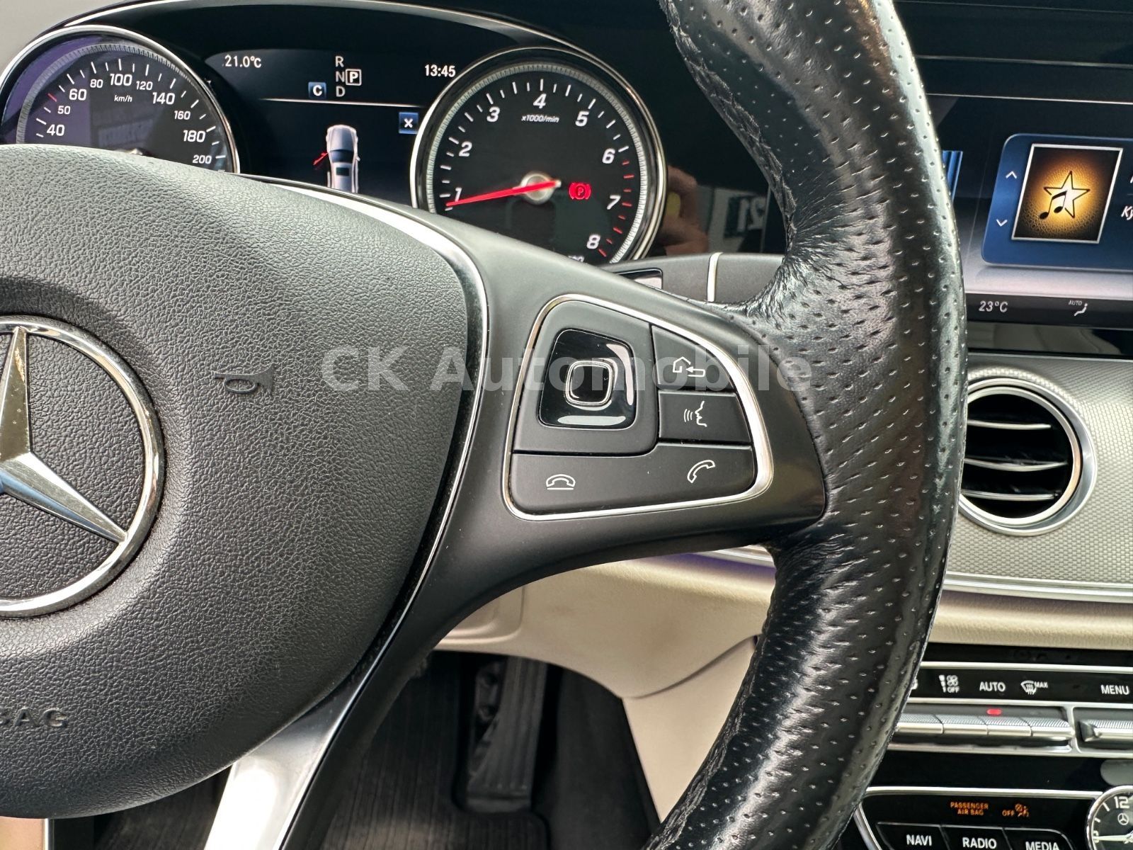 Fahrzeugabbildung Mercedes-Benz E 300 Lim. AMG-Line/Navi/Leder/Kamera/Burmester
