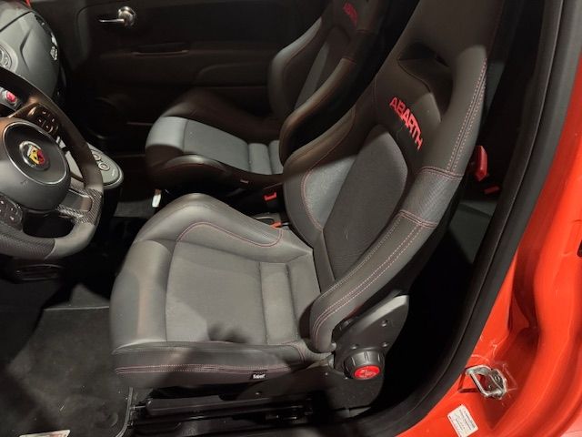 Fahrzeugabbildung Abarth 695 Autom. Beats Navi Carplay PDC