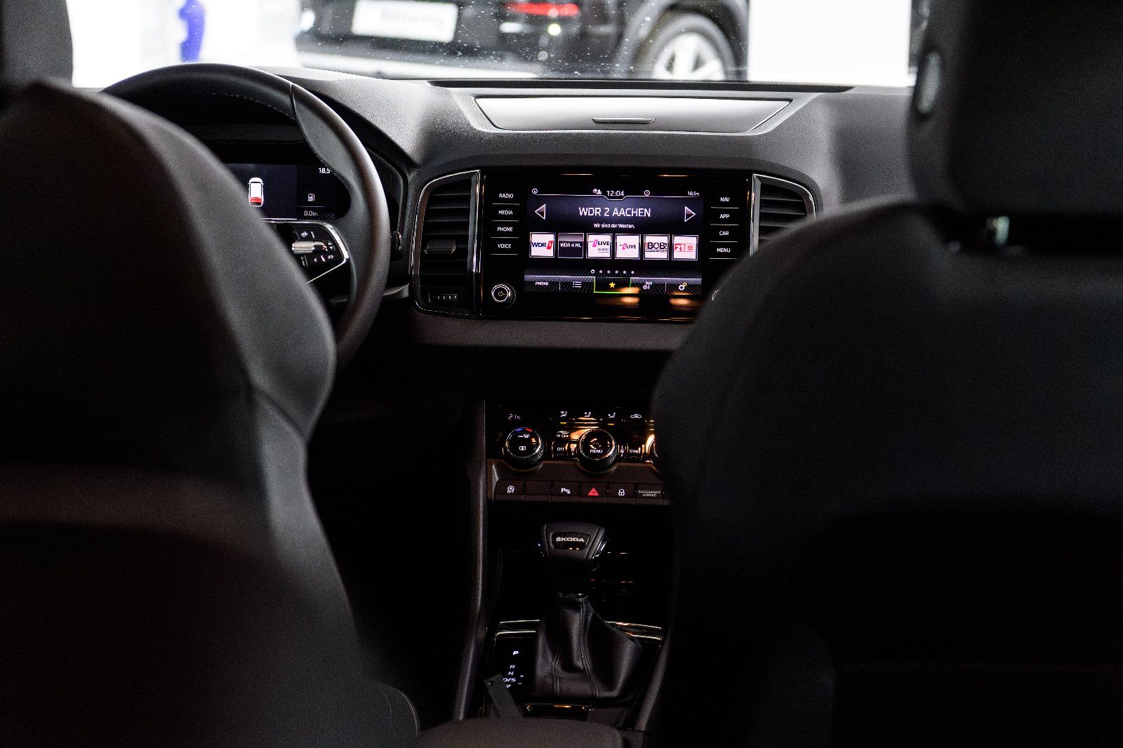 Fahrzeugabbildung SKODA Karoq Ambition 1.5 TSI DSG LED+ACC+KAM