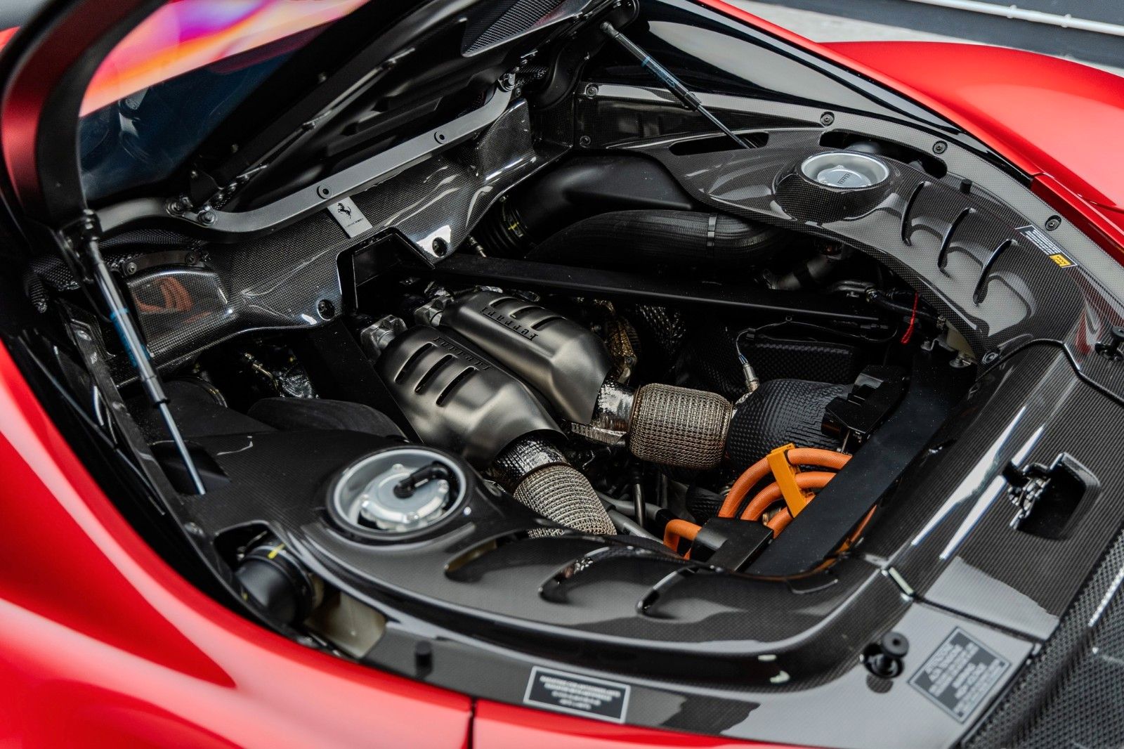 Fahrzeugabbildung Ferrari 296 GTB Speciale + Carbon + Lipstick Red + Lift