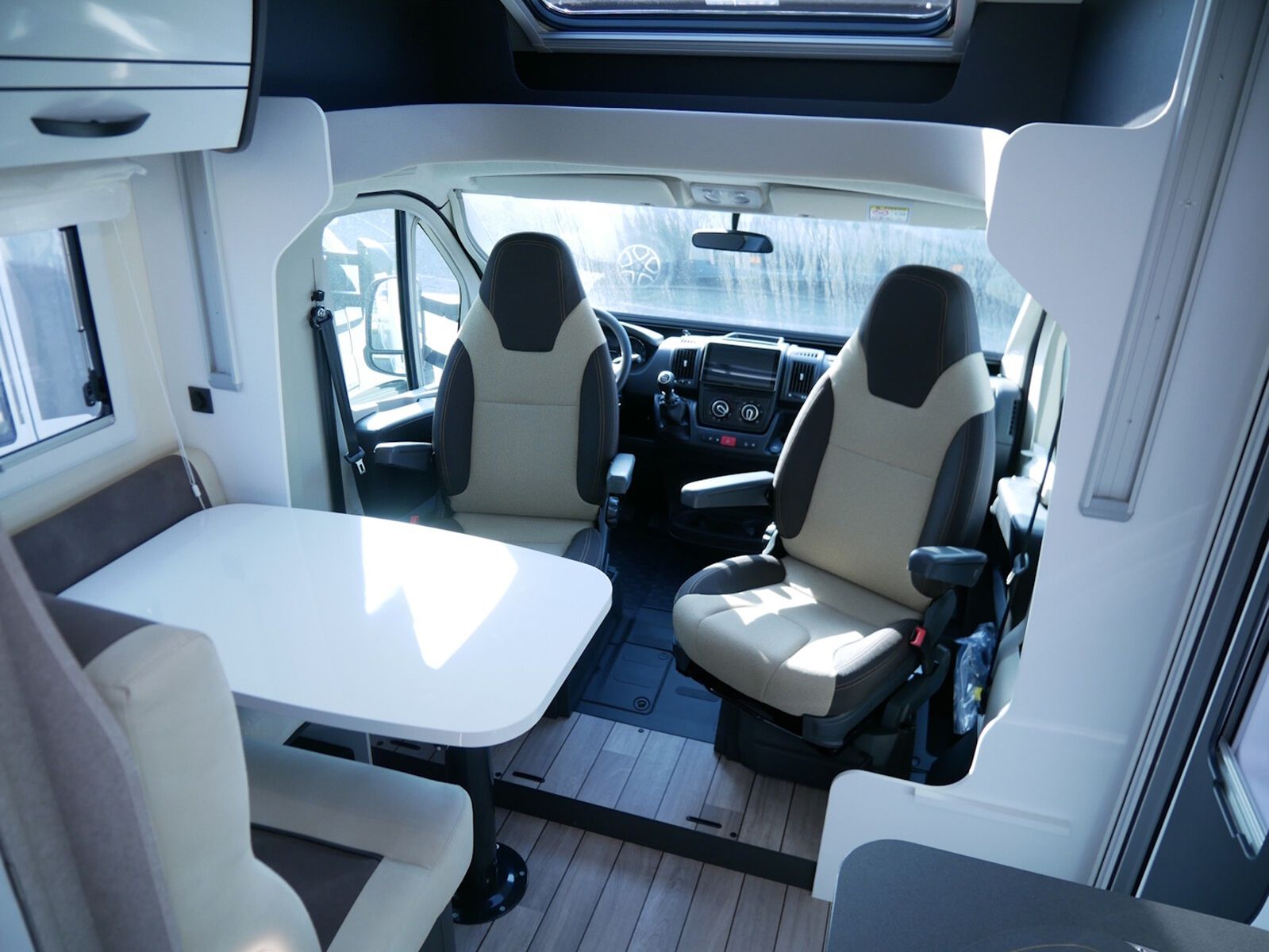 Fahrzeugabbildung Forster T FT669EB 8670,- EUR Sondernachlass / Pioneer