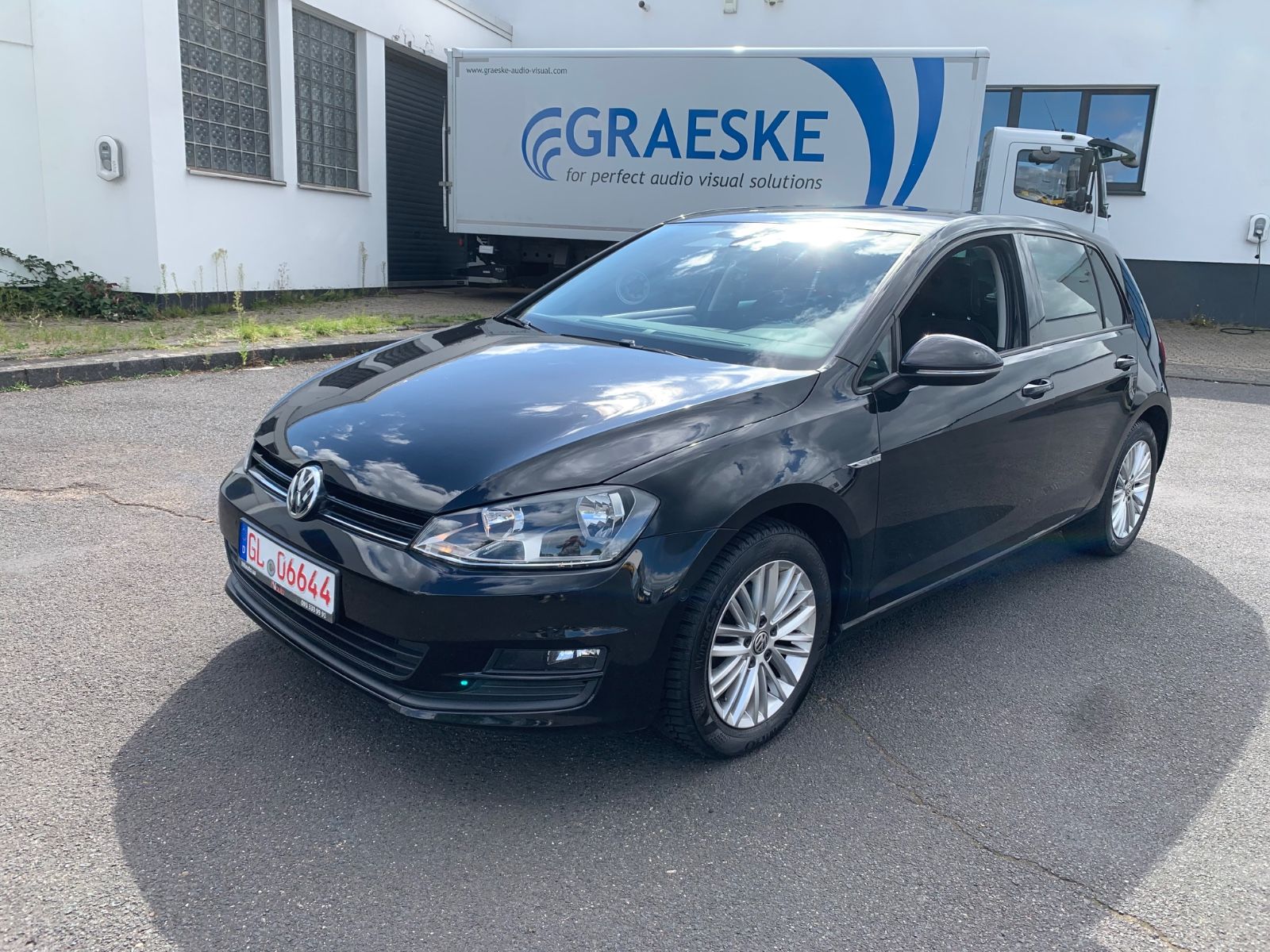 Volkswagen Golf - 1