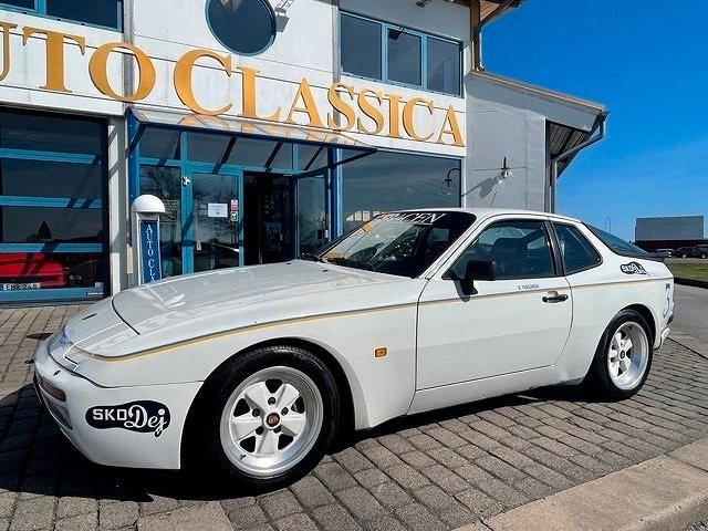 Porsche 944