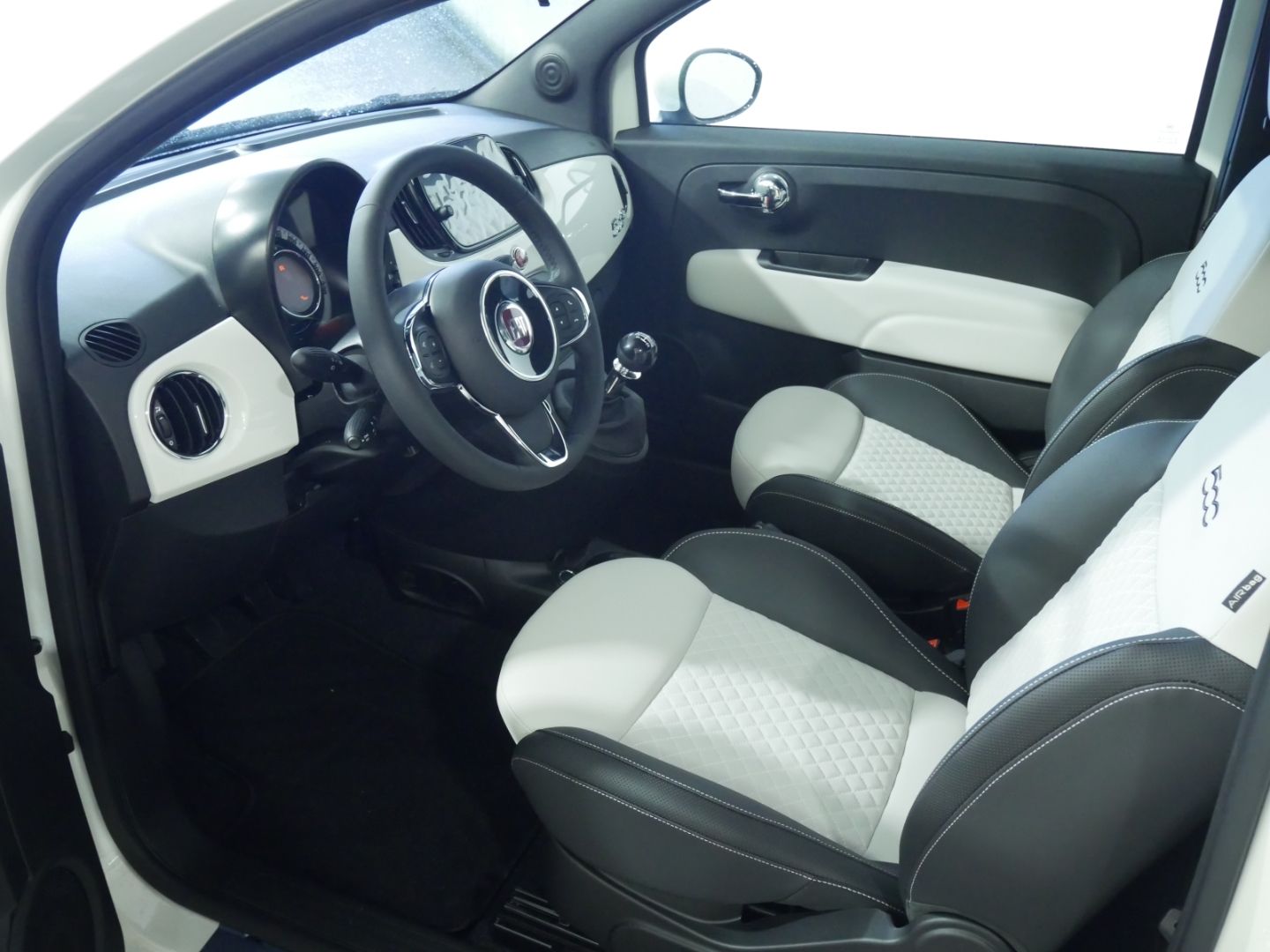 Fahrzeugabbildung Fiat 500C Cabrio DolceVita 1.0 Hybrid EU6d LED-Tagfah