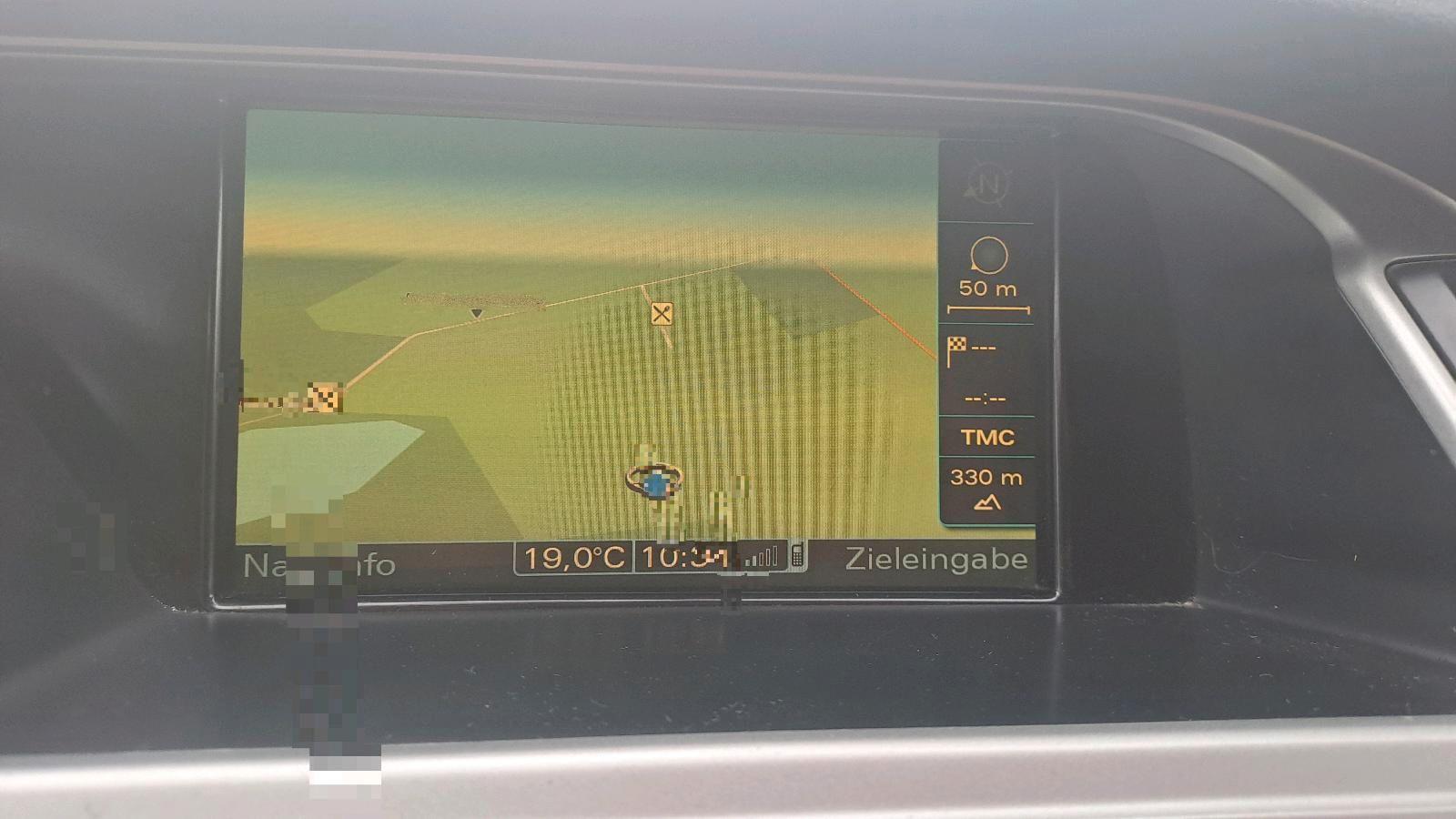Audi A4 2010 — photo 11